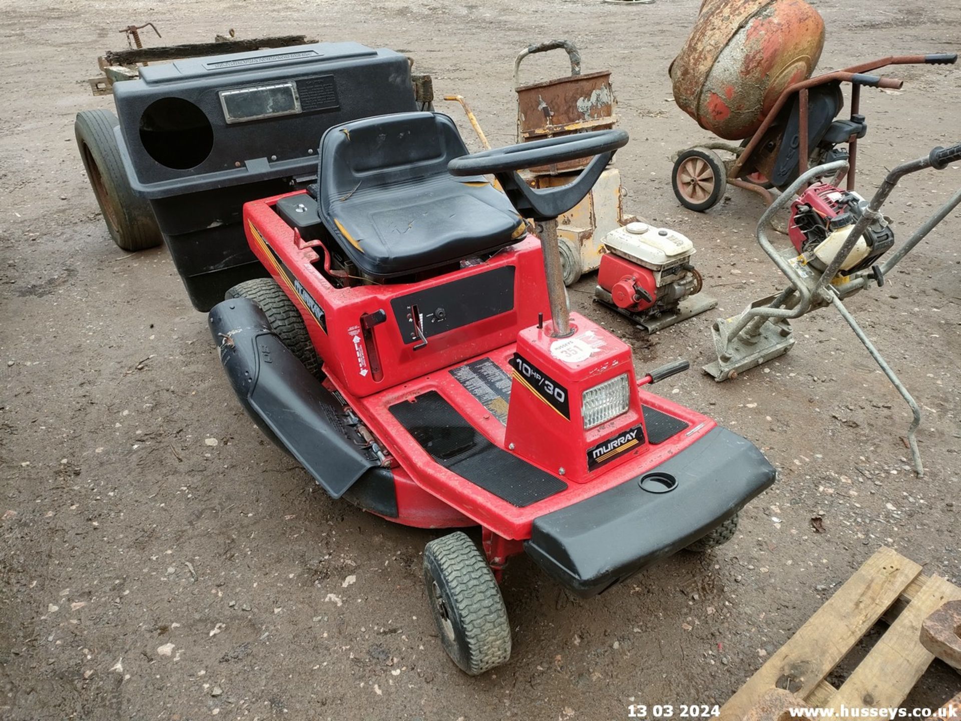 MURRAY RIDE ON MOWER - Image 4 of 6