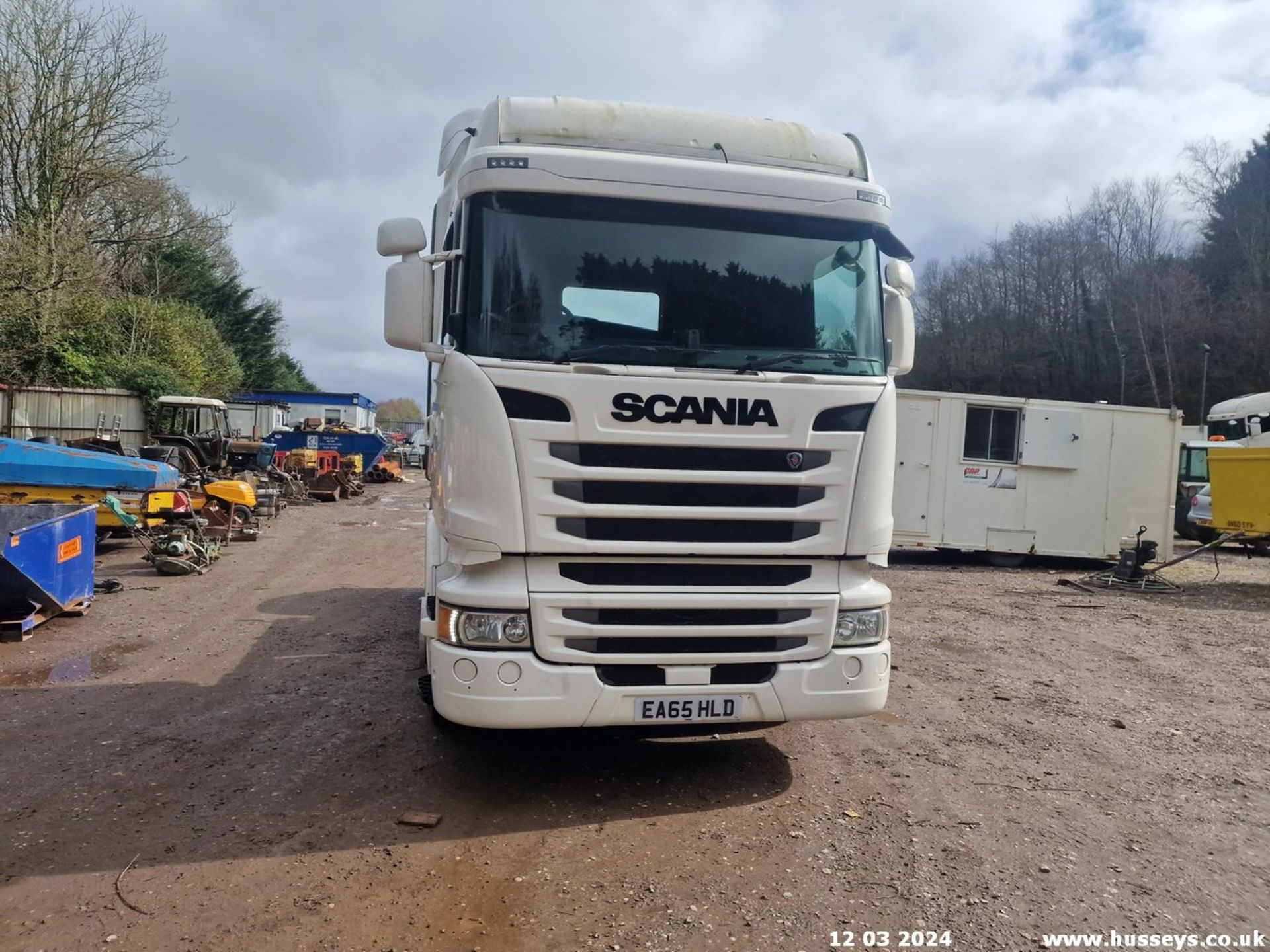 15/65 SCANIA R-SRS L-CLASS - 12740cc 2dr Tractor Unit (White) - Image 4 of 15
