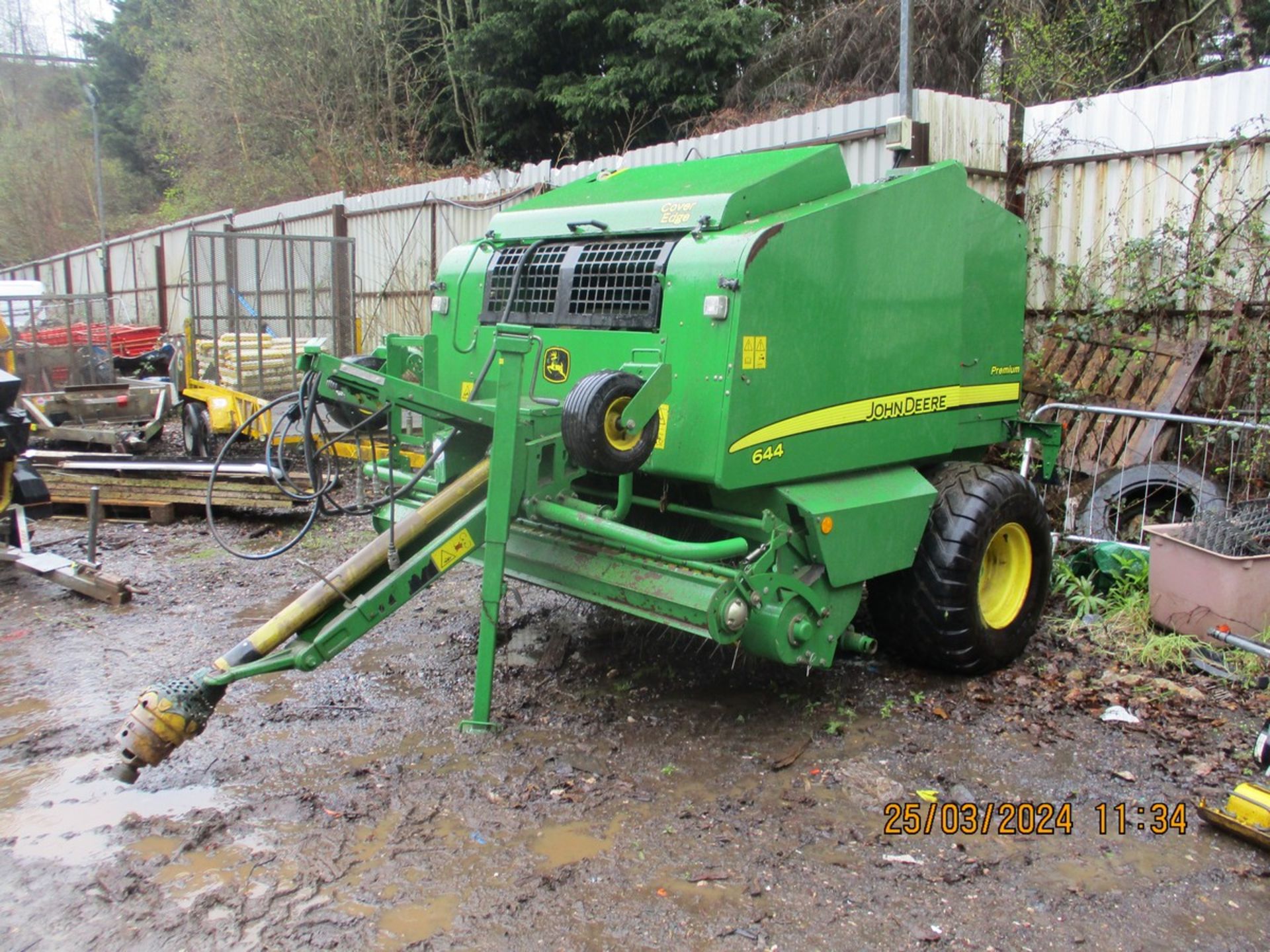 JOHN DEERE 644 ROUND BALER 2011 - Image 3 of 8