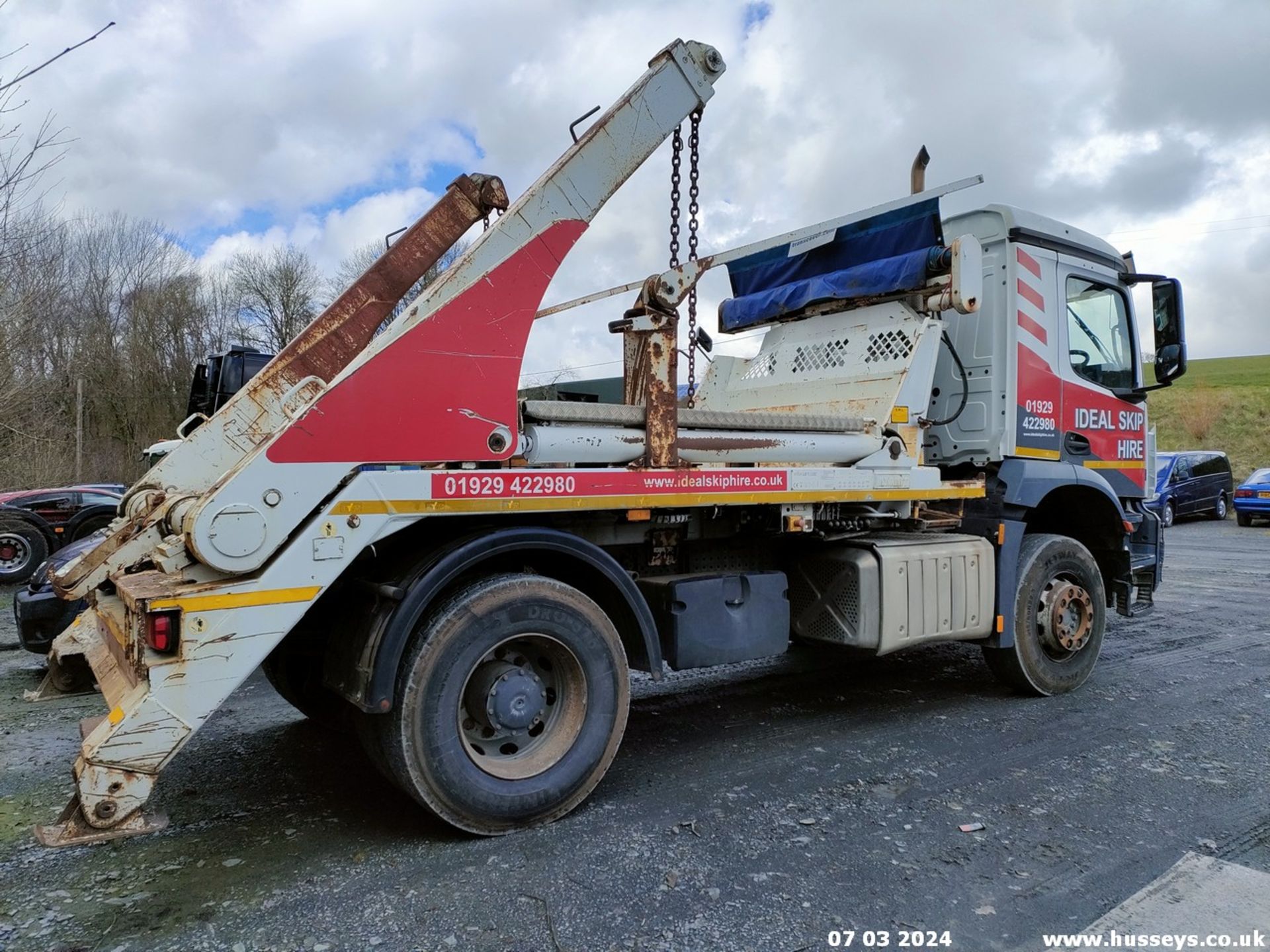 13/63 MERCEDES AROCS (1) SKIP LORRY - 7698cc 2dr (White) - Image 13 of 50