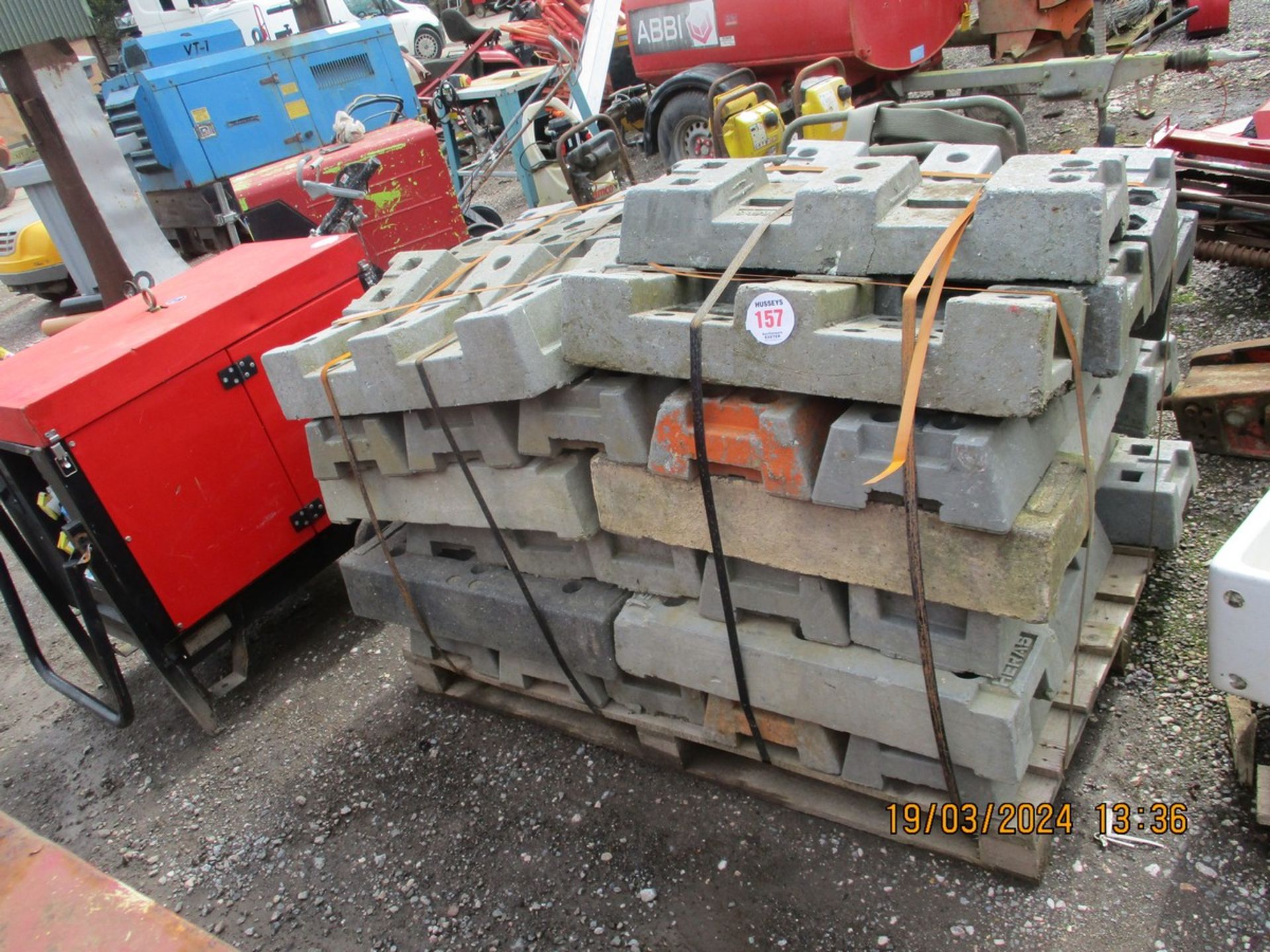 PALLET OF HERRAS FENCE FEET