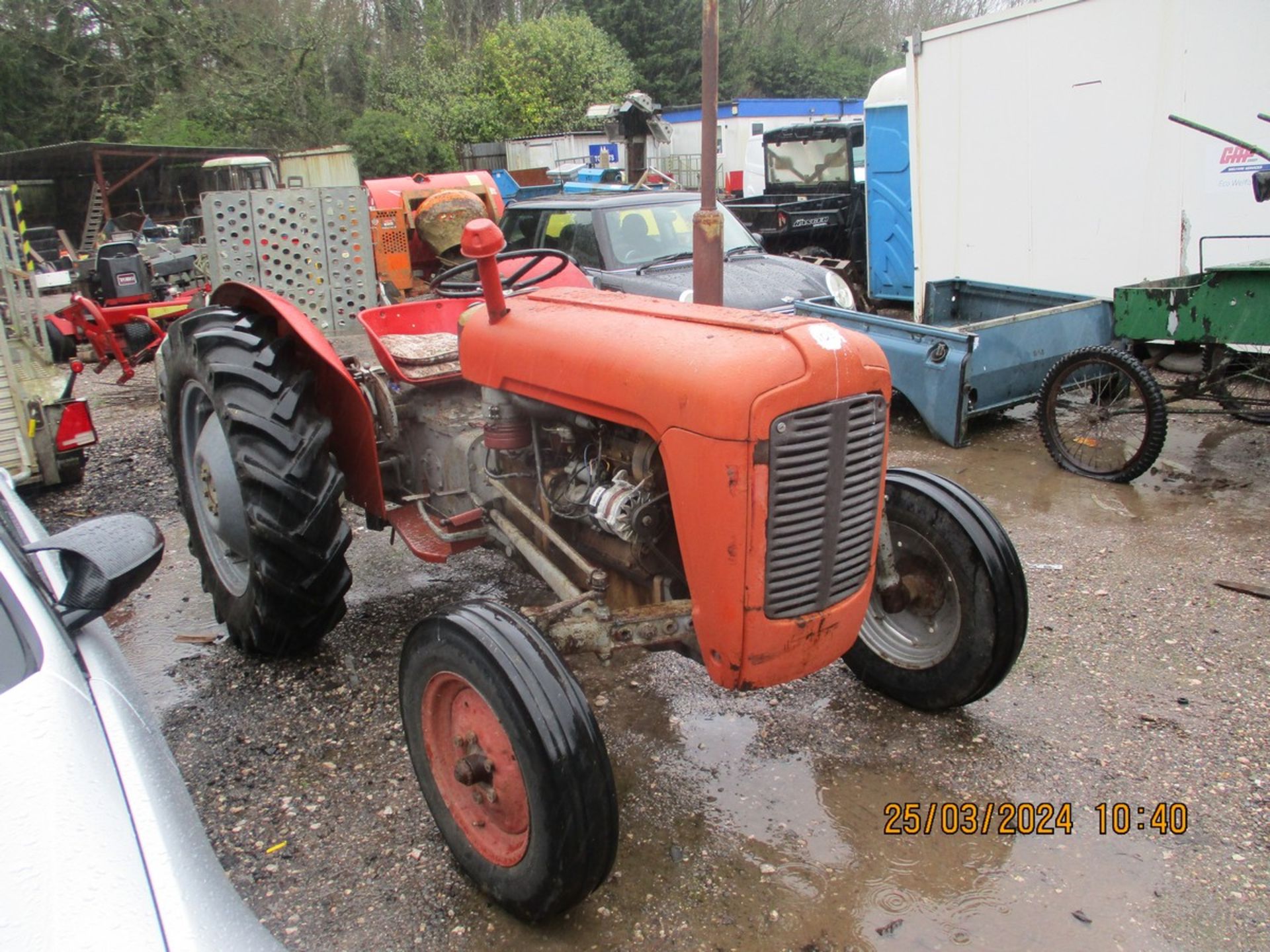 MASSEY FERGUSON 35 TRACTOR - Image 3 of 6