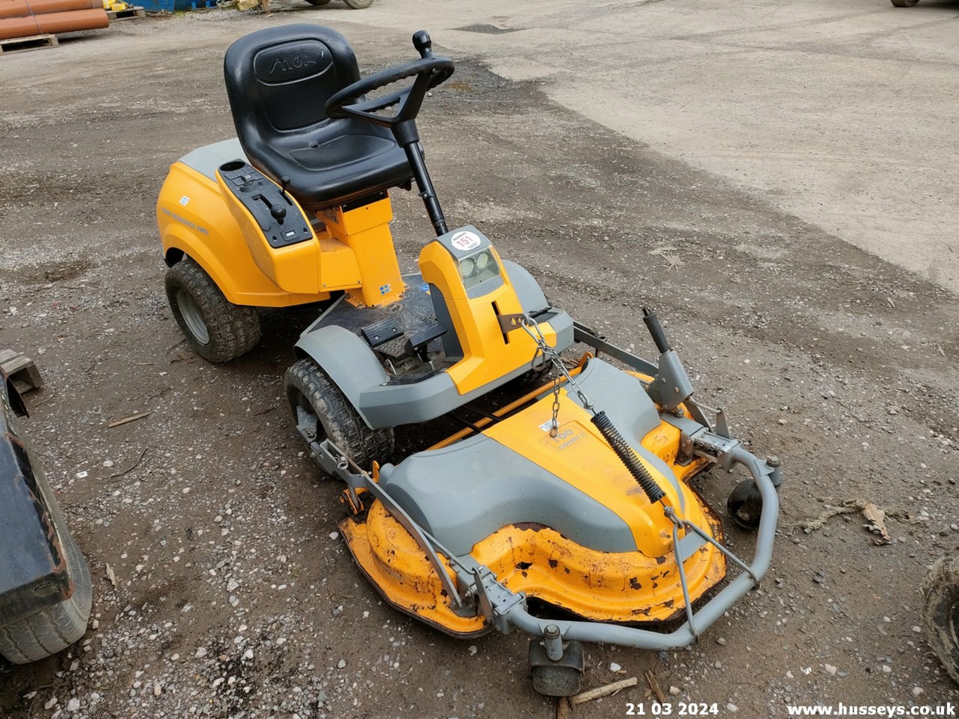 STIGA 4X4 OUTFRONT MOWER - Image 4 of 7