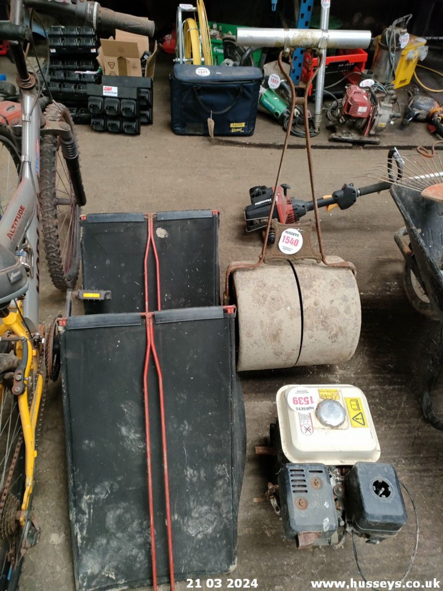 GARDEN ROLLER & GRASS BOXES