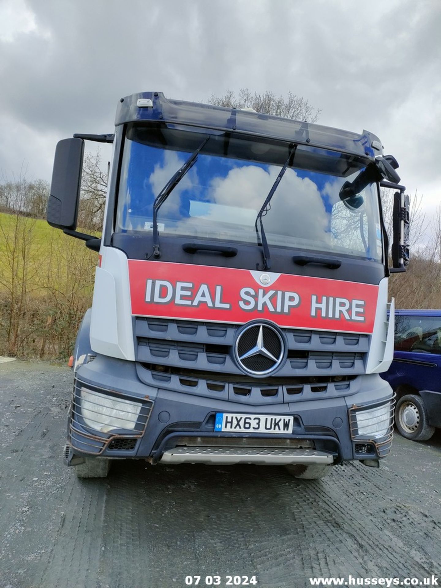 13/63 MERCEDES AROCS (1) SKIP LORRY - 7698cc 2dr (White) - Image 4 of 50