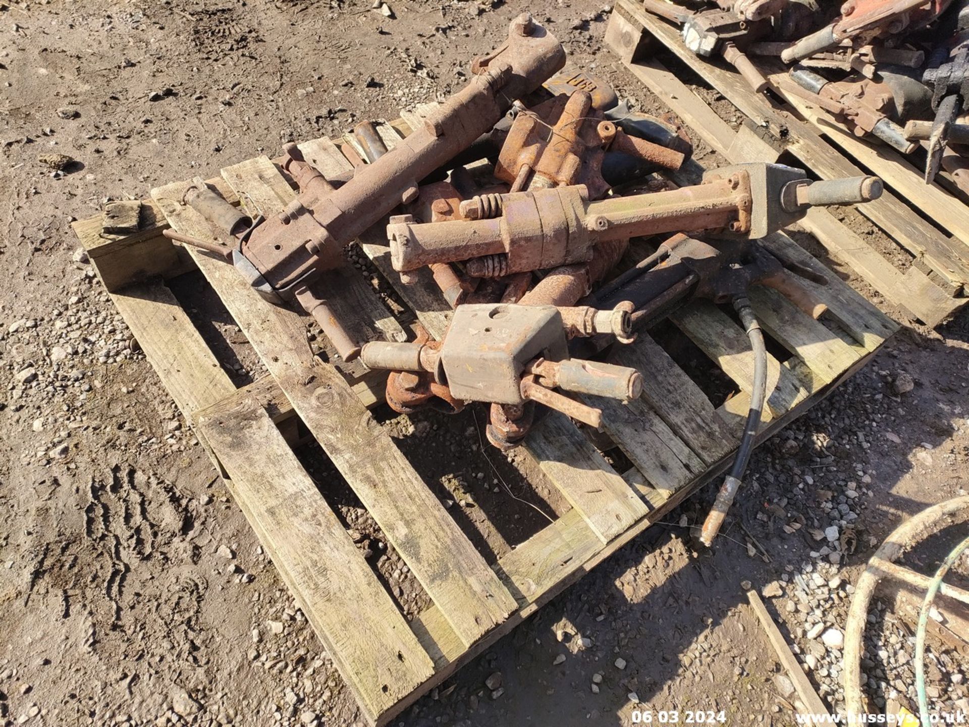 PALLET OF HYDRAULIC BREAKERS - Image 2 of 2