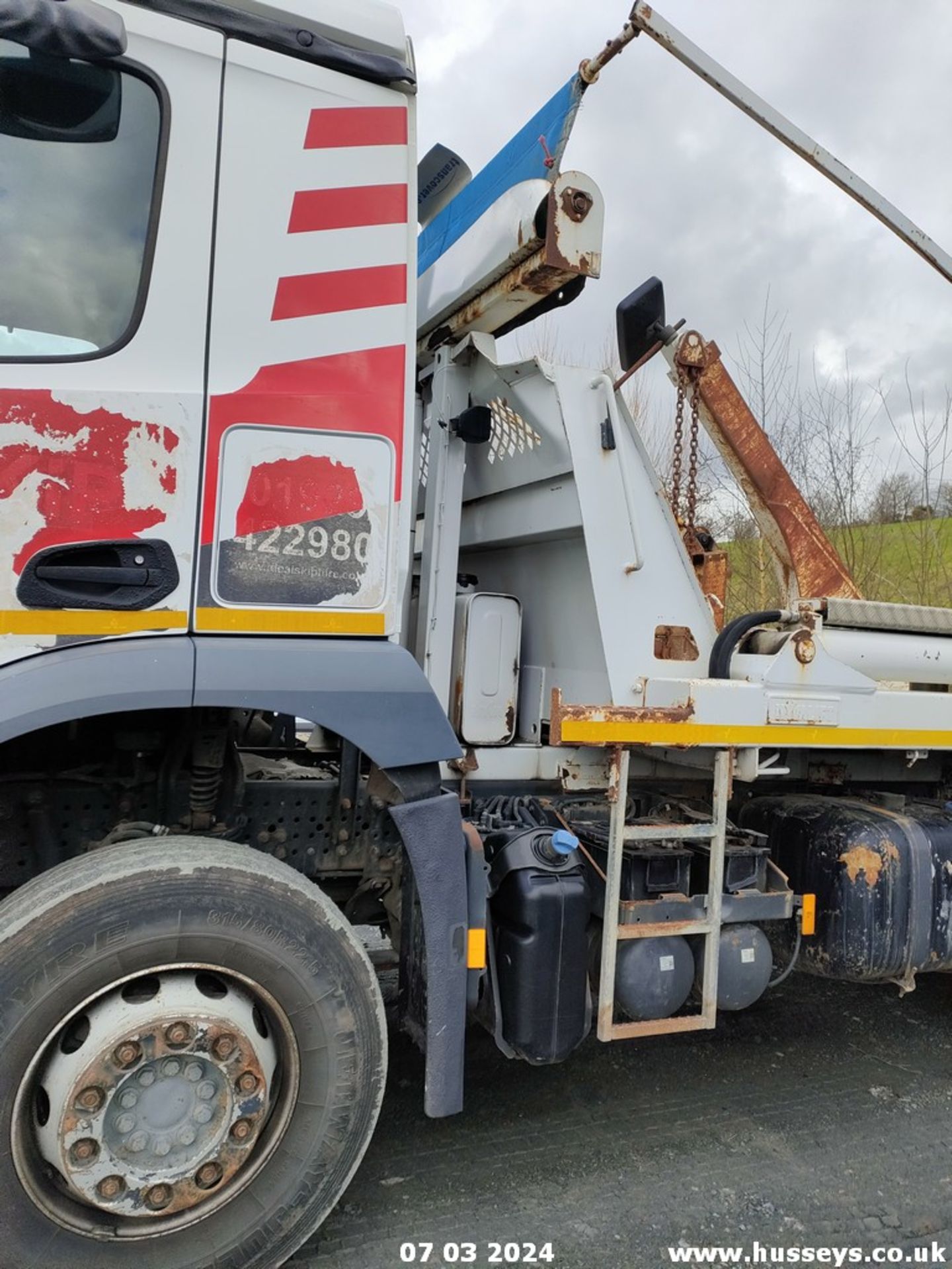 13/63 MERCEDES AROCS (1) SKIP LORRY - 7698cc 2dr (White) - Image 23 of 50