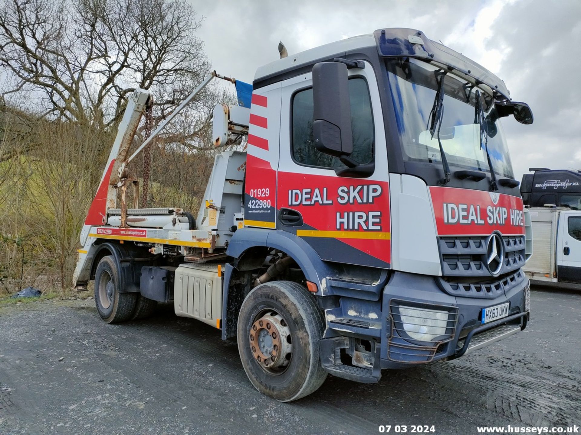 13/63 MERCEDES AROCS (1) SKIP LORRY - 7698cc 2dr (White) - Image 2 of 50