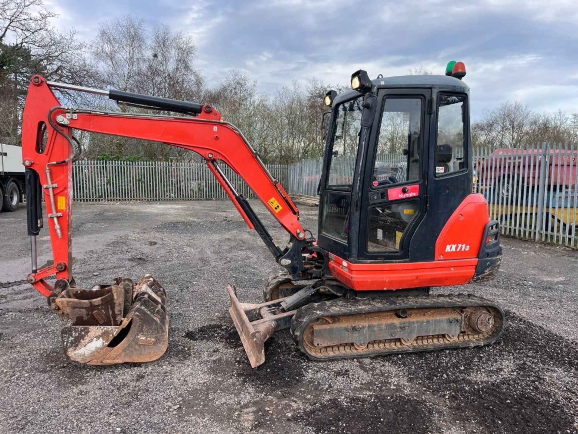 KUBOTA KX71 DIGGER 2017 2342HRS C.W 4 BUCKETS & QH BLACK & RED KEYS