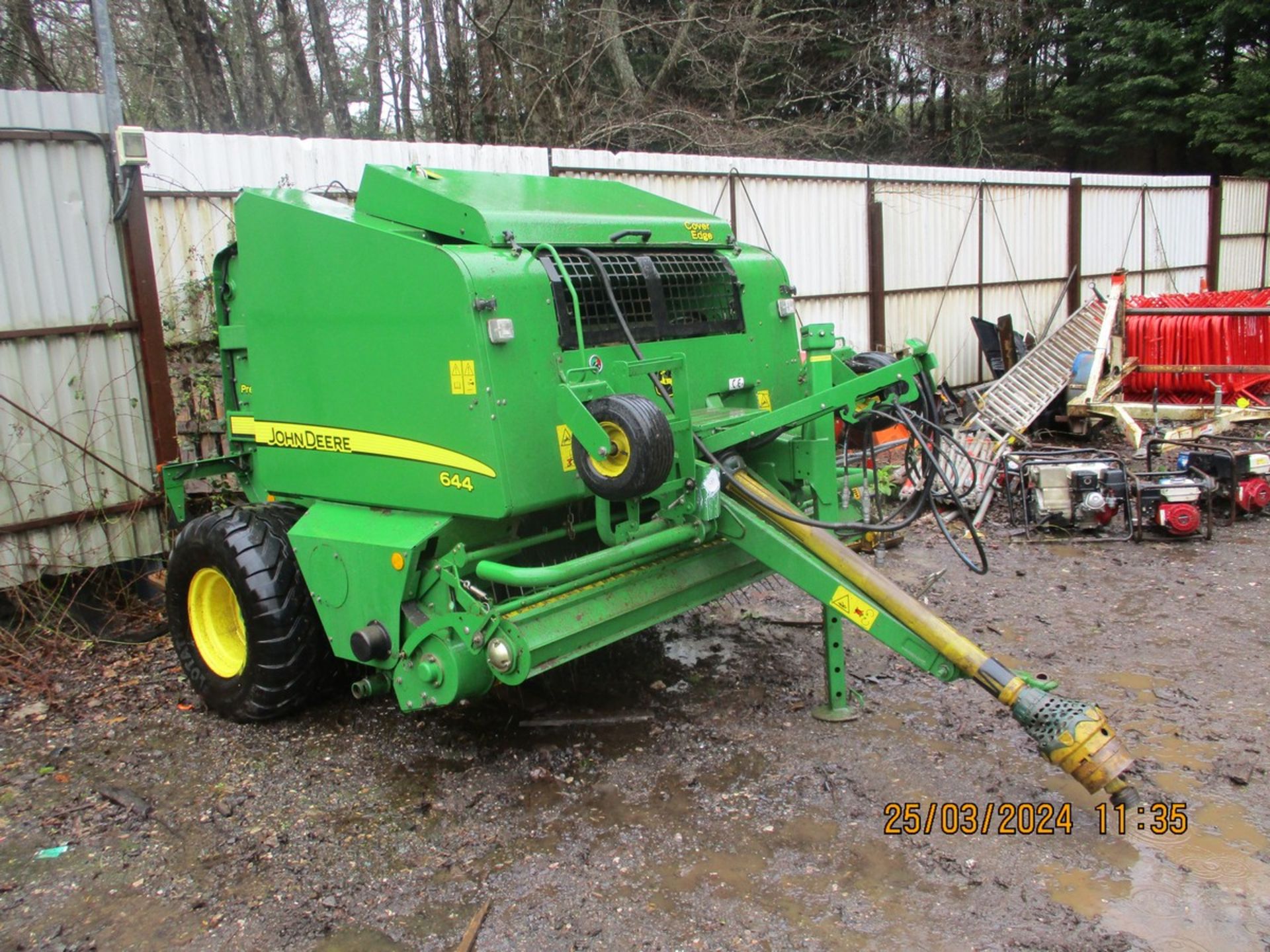 JOHN DEERE 644 ROUND BALER 2011 - Image 5 of 8