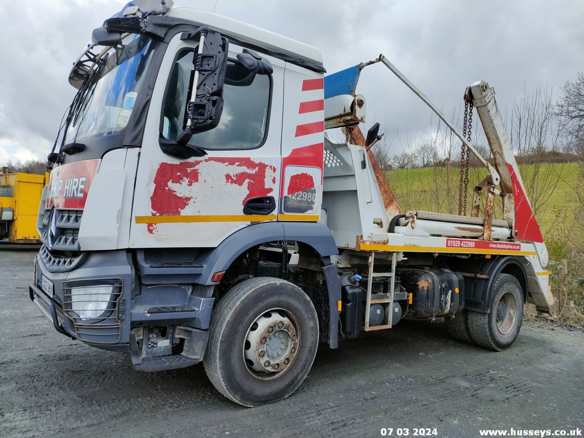 13/63 MERCEDES AROCS (1) SKIP LORRY - 7698cc 2dr (White) - Image 8 of 50