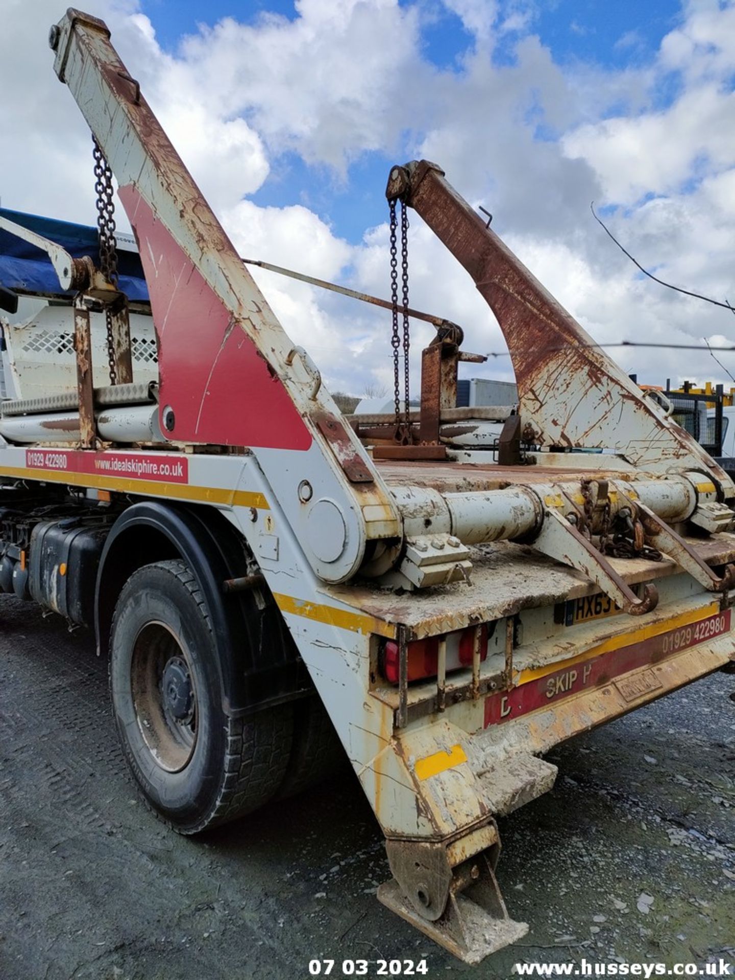 13/63 MERCEDES AROCS (1) SKIP LORRY - 7698cc 2dr (White) - Image 10 of 50