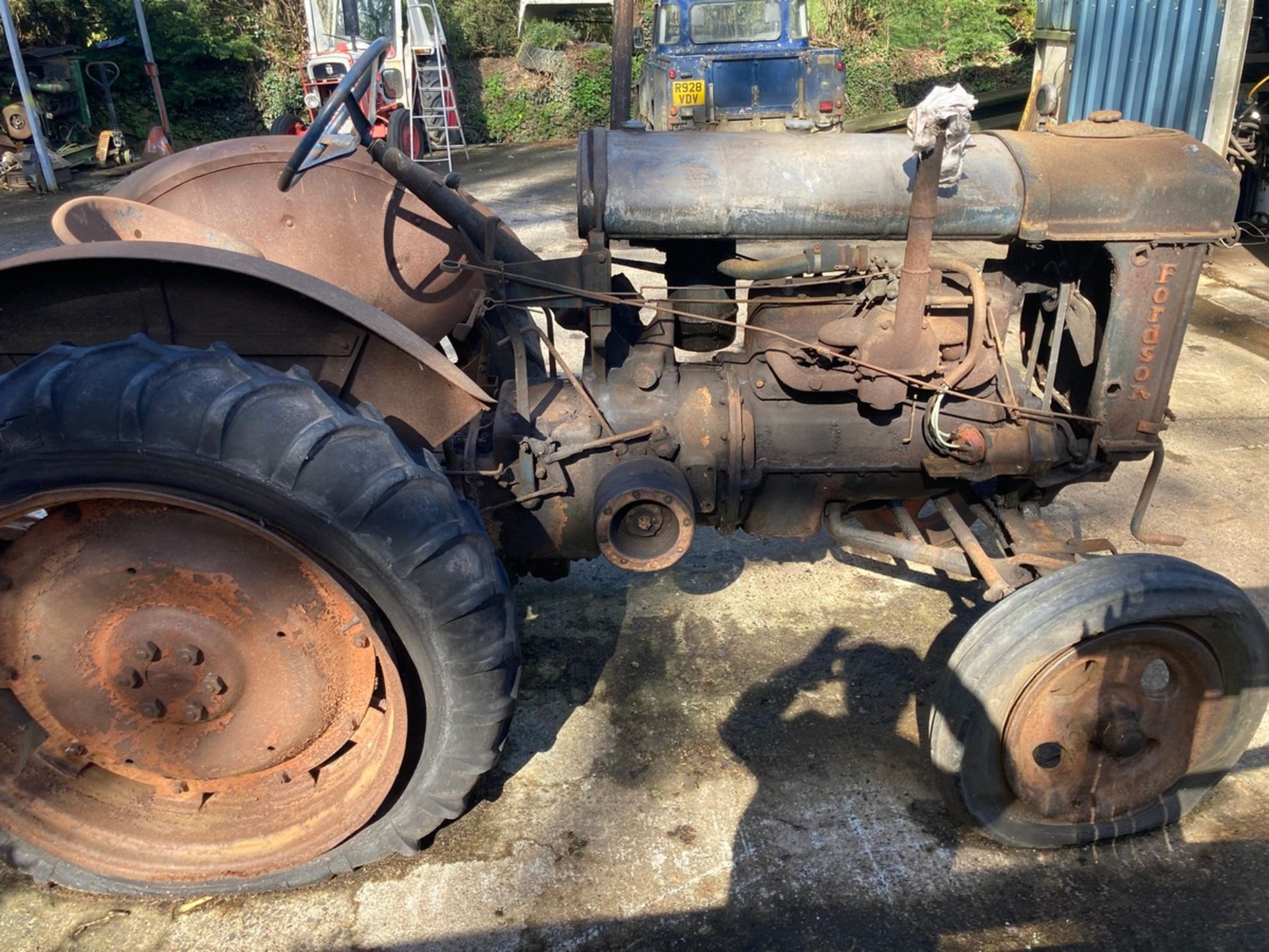 FORDSON E27N TRACTOR PTO & HI TOP GEAR ENGINE TURNS WAS RUNNING 3 YEARS AGO - Image 2 of 2