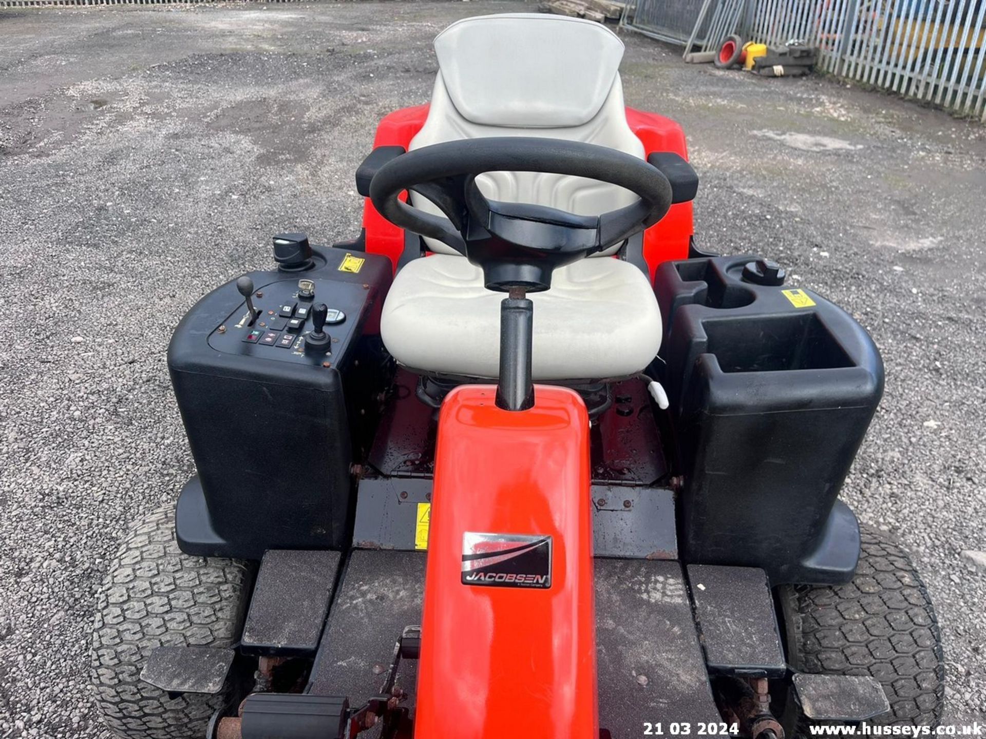 JACOBSEN TR3 TRIPLE RIDE ON MOWER KUBOTA DIESEL ENGINE RDC - Image 5 of 10