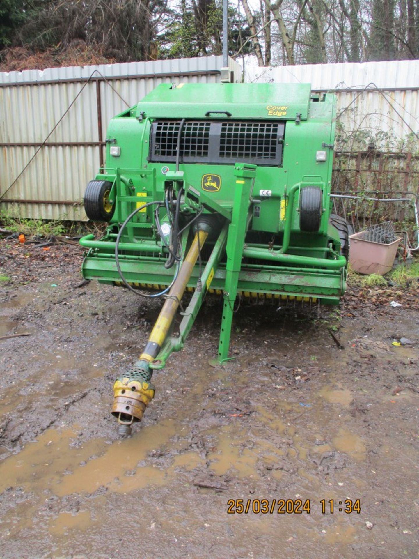 JOHN DEERE 644 ROUND BALER 2011 - Image 2 of 8