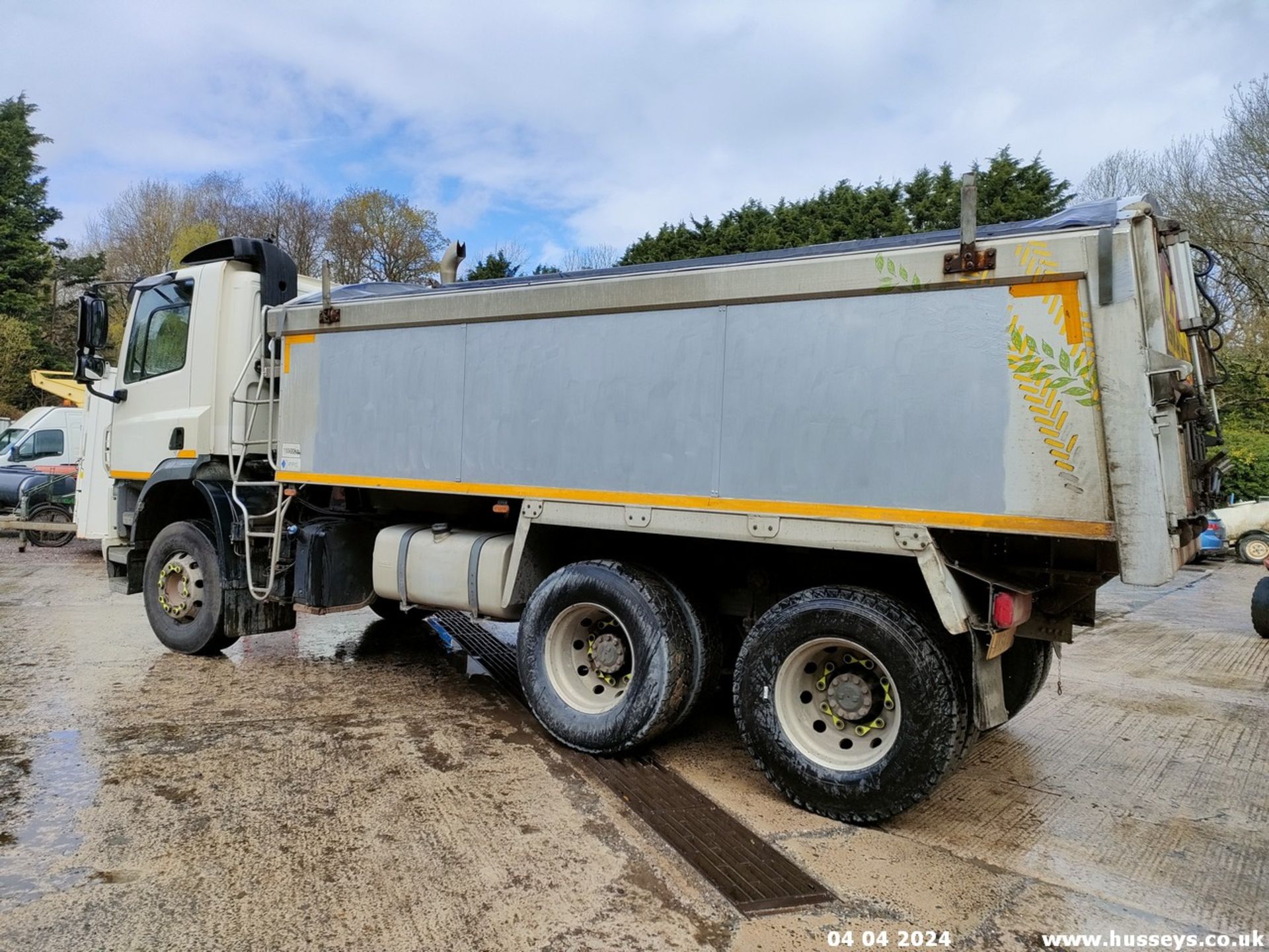 14/64 DAF TRUCKS TIPPER - 10837cc 2dr Tipper (White) - Image 15 of 33