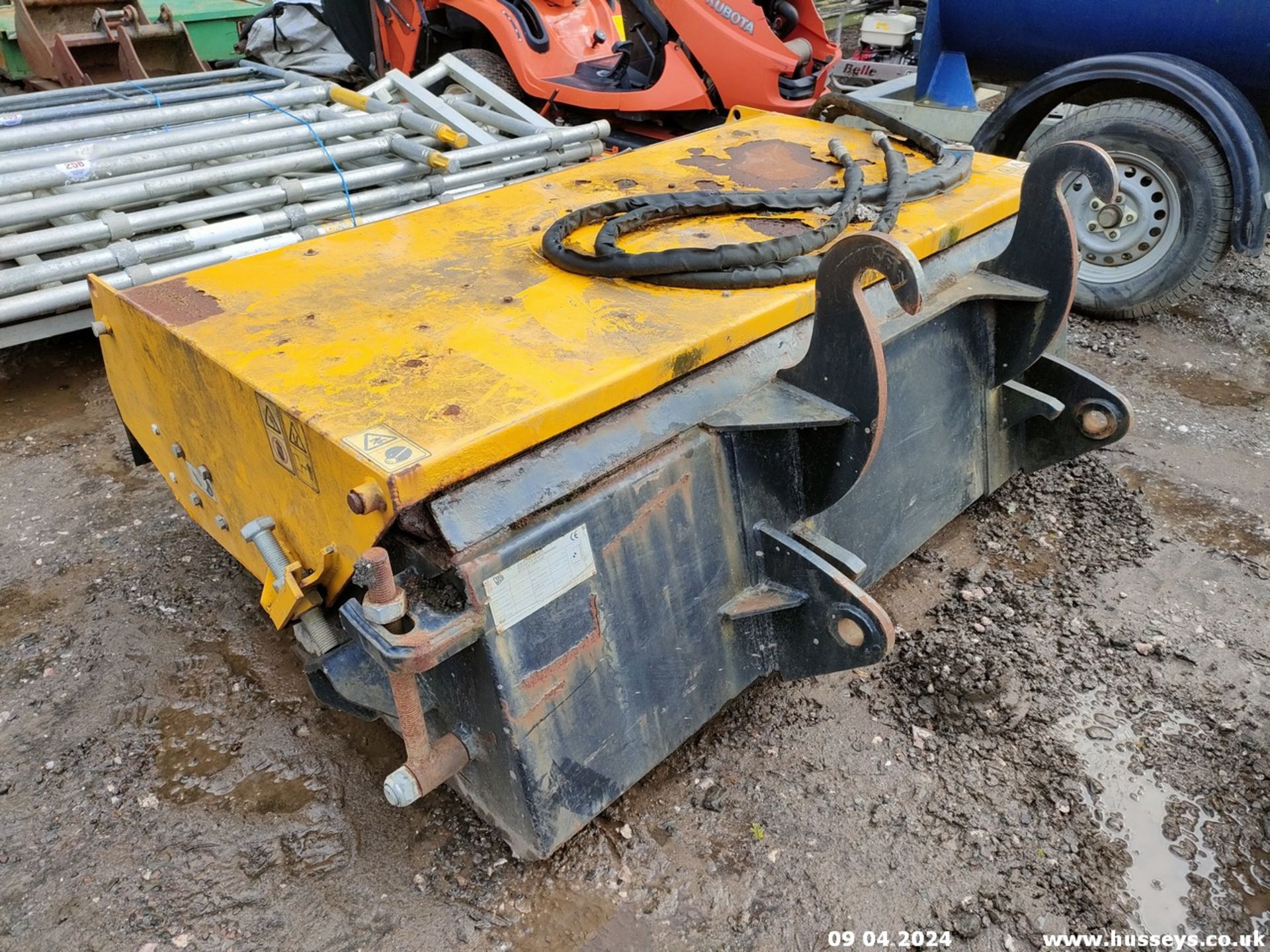 JCB BRUSH BUCKET - Image 4 of 5