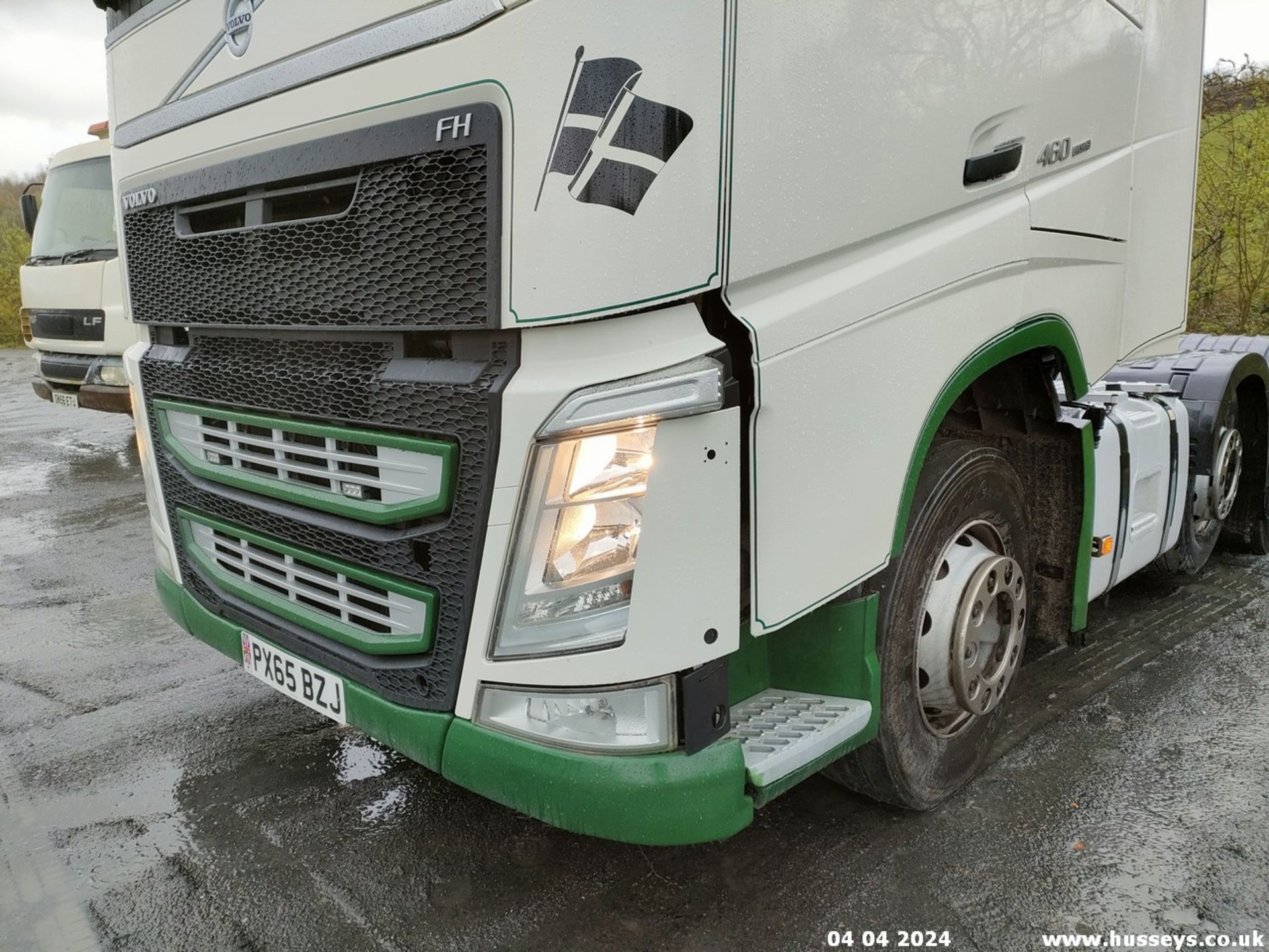 15/65 VOLVO FH - 12777cc 2dr Tractor Unit (White) - Image 11 of 34