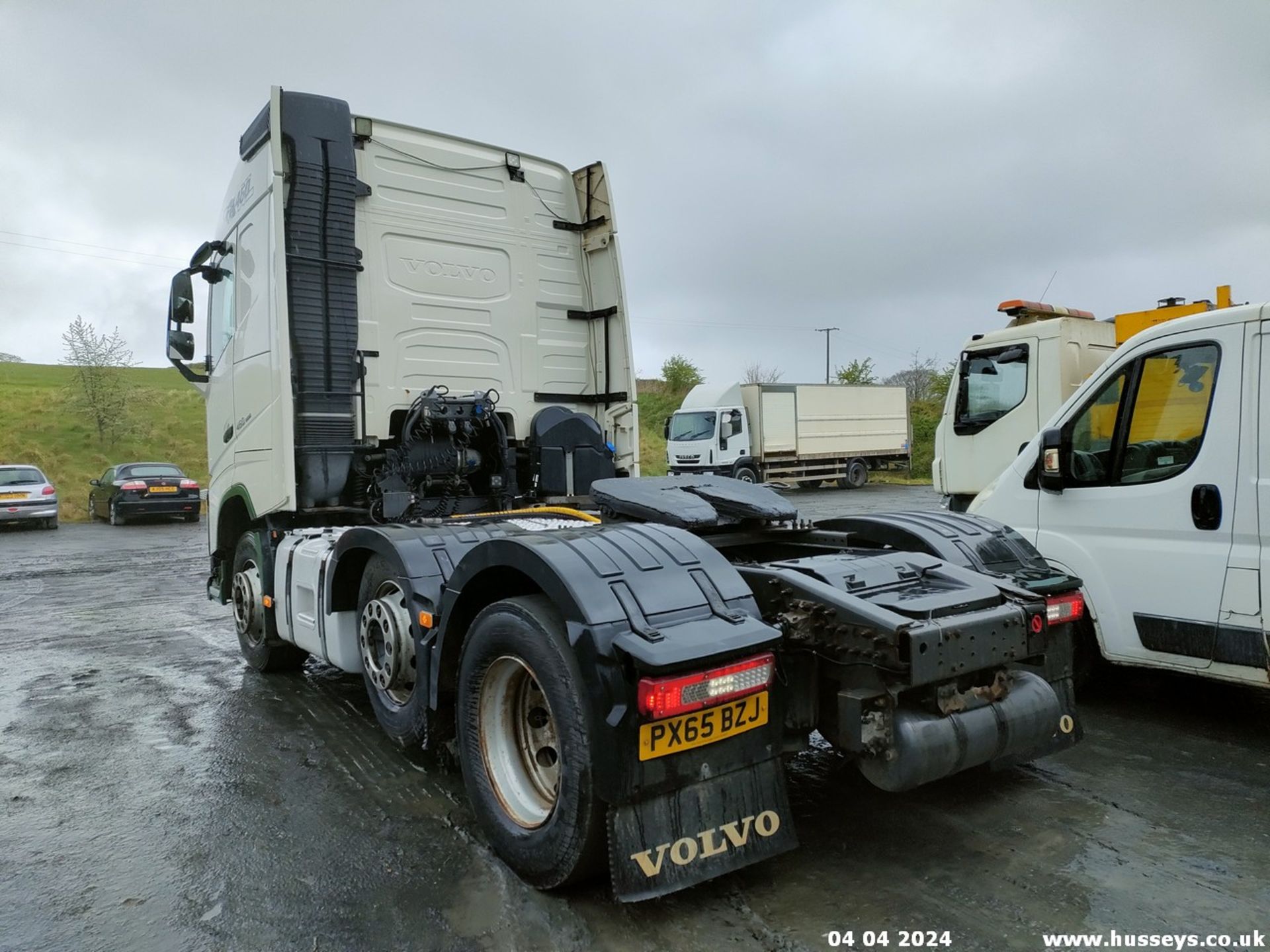 15/65 VOLVO FH - 12777cc 2dr Tractor Unit (White) - Image 16 of 34