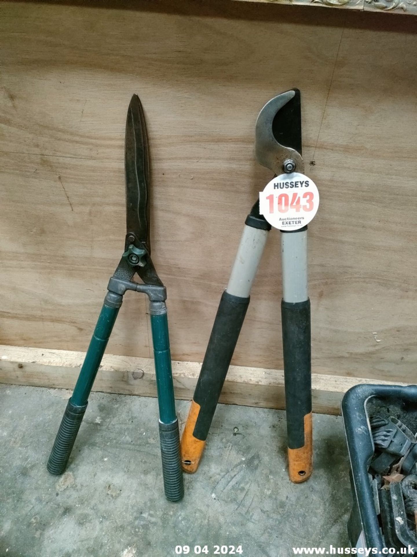SHEARS & LOPPERS