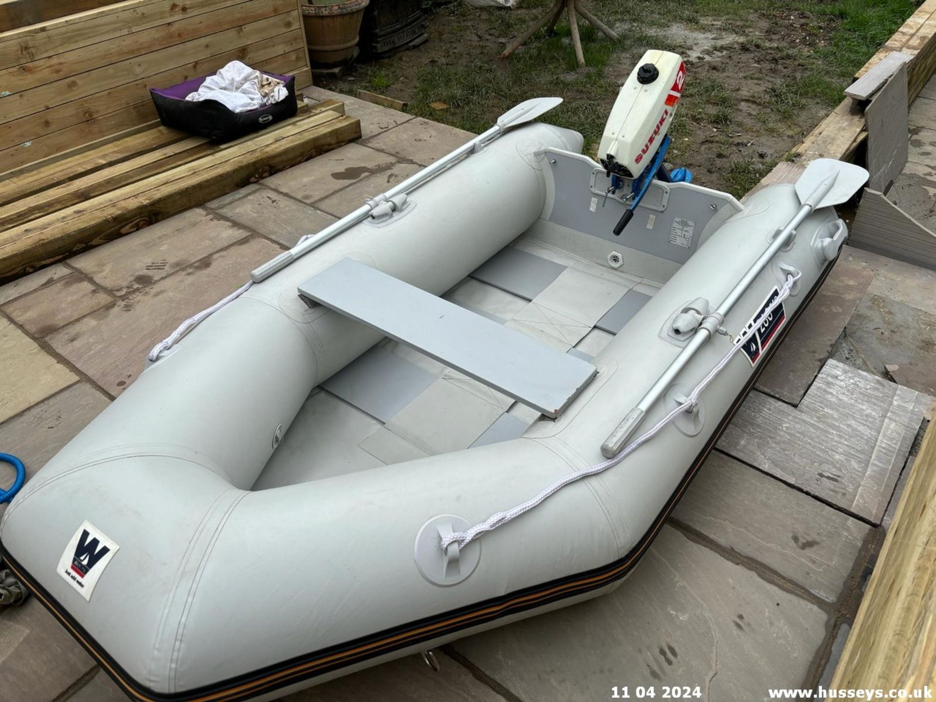 INFLATABLE BOAT & SUZUKI OUTBOARD - Image 6 of 9