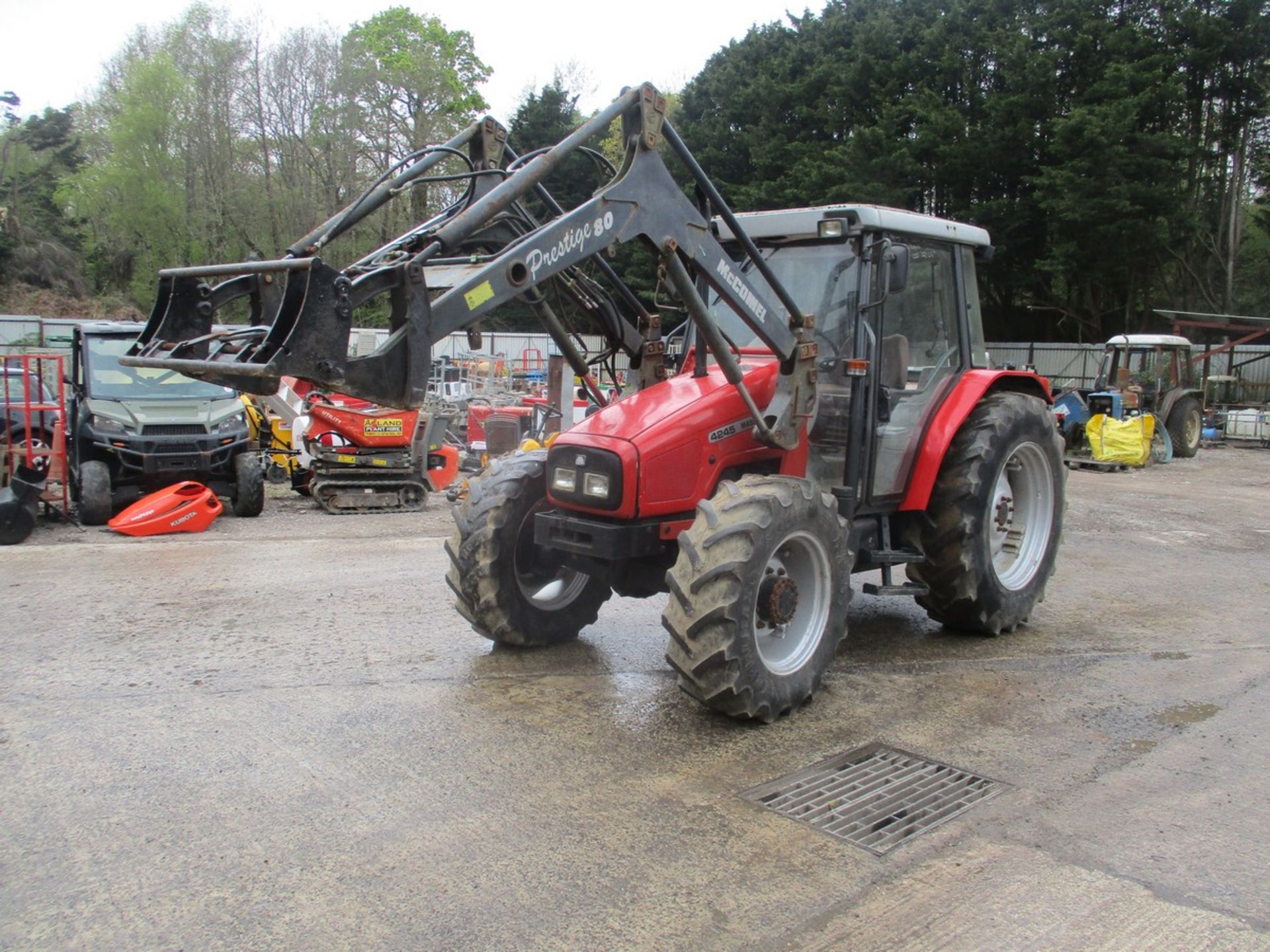MASSEY FERGUSON 4245 4WD TRACTOR R596 WEC C.W MCCONNEL LOADER SHOWING 4945HRS - Image 2 of 9