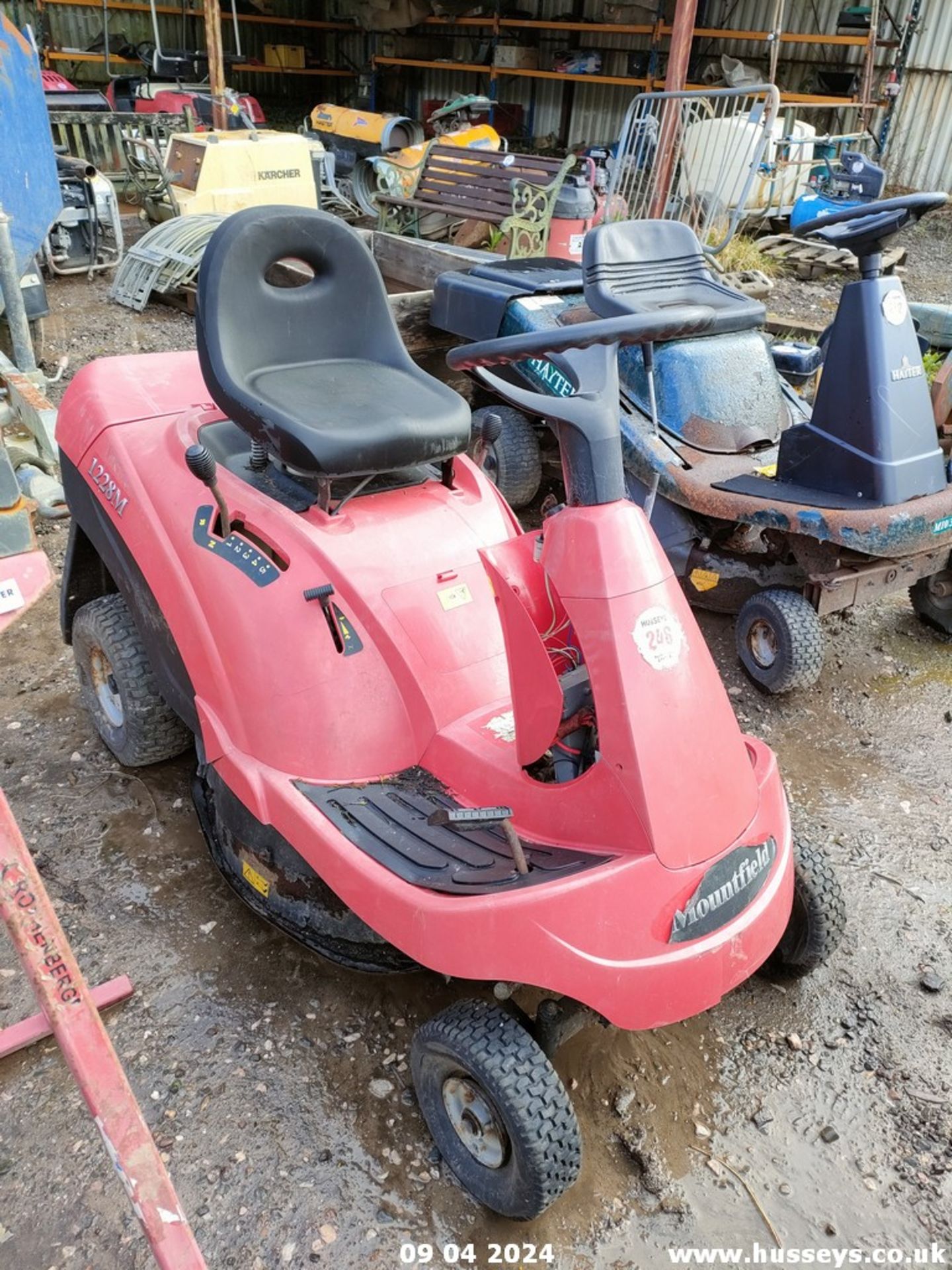 MOUNTFIELD RIDE ON MOWER - Image 4 of 6