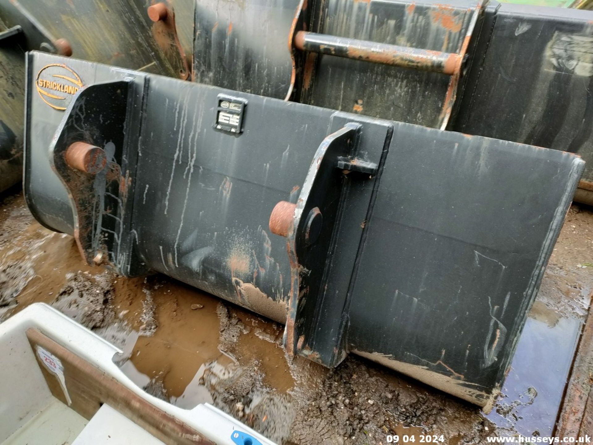 STRICKLAND TELEHANDLER BUCKET APPROX 6FT - Image 2 of 3