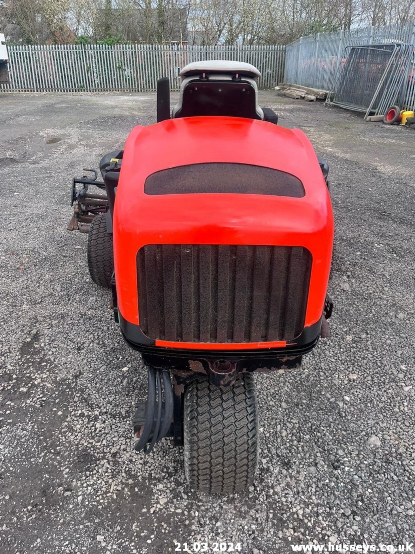 JACOBSEN TR3 TRIPLE RIDE ON MOWER KUBOTA DIESEL ENGINE RDC - Image 4 of 10