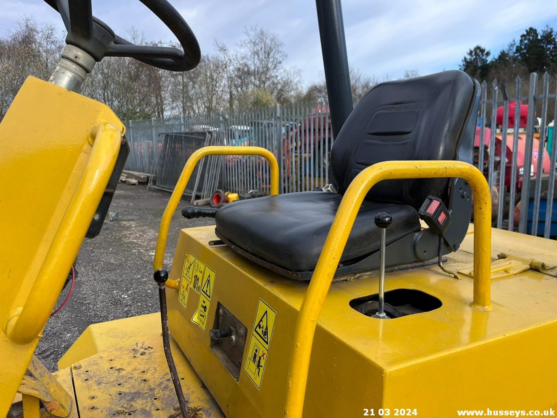 THWAITES 3 TON SWIVEL SKIP DUMPER RDTS - Bild 14 aus 17