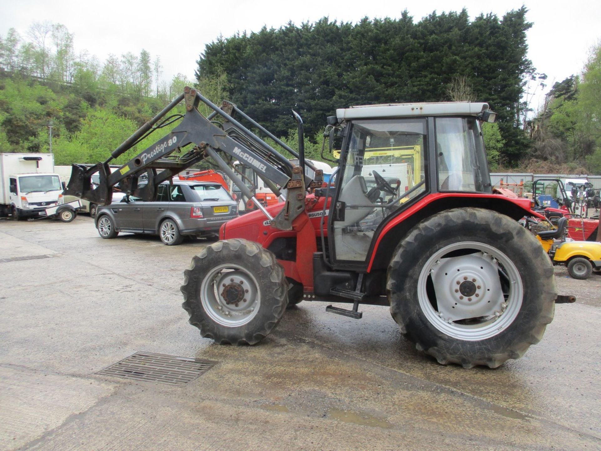 MASSEY FERGUSON 4245 4WD TRACTOR R596 WEC C.W MCCONNEL LOADER SHOWING 4945HRS