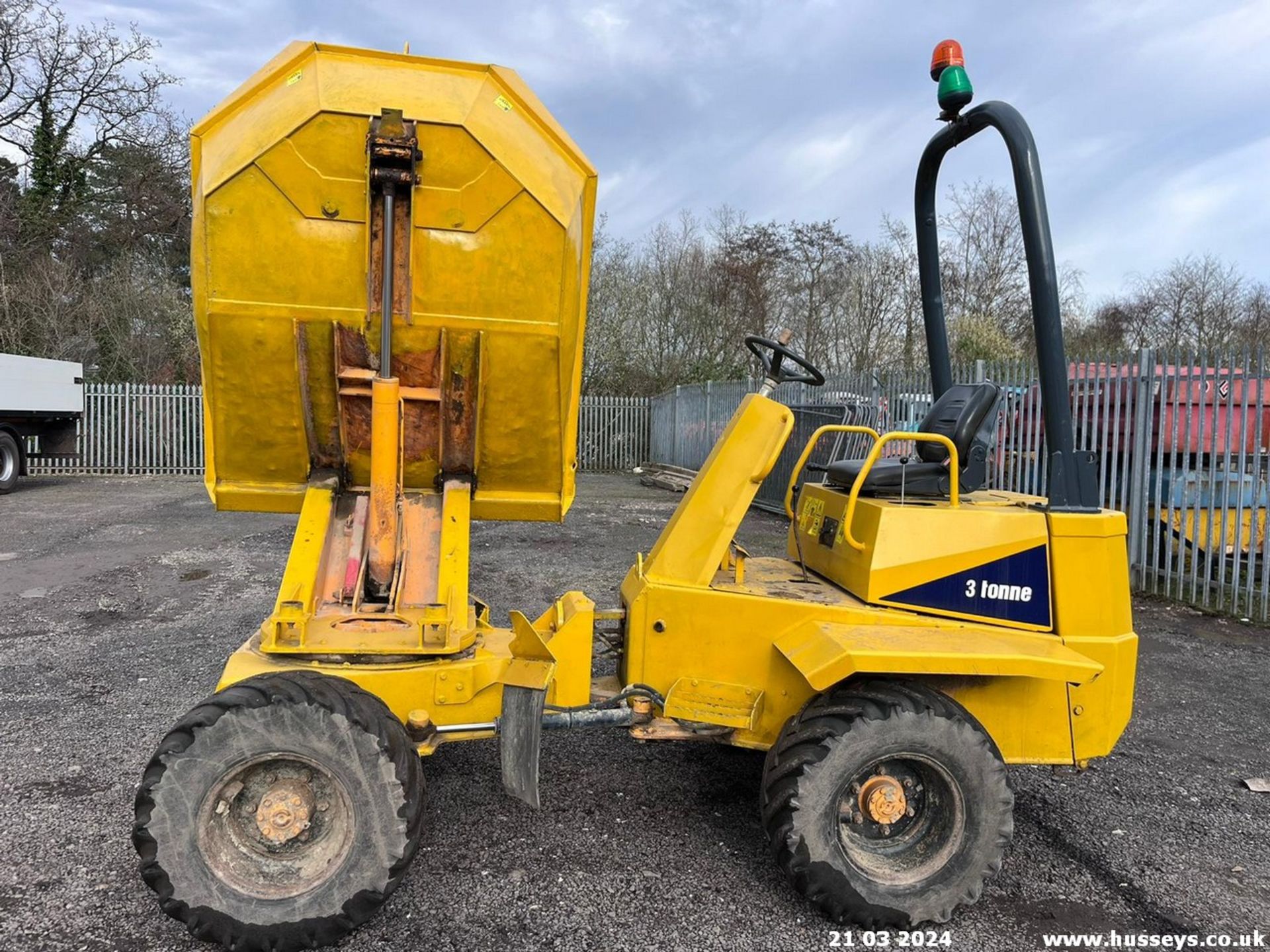 THWAITES 3 TON SWIVEL SKIP DUMPER RDTS - Image 6 of 17