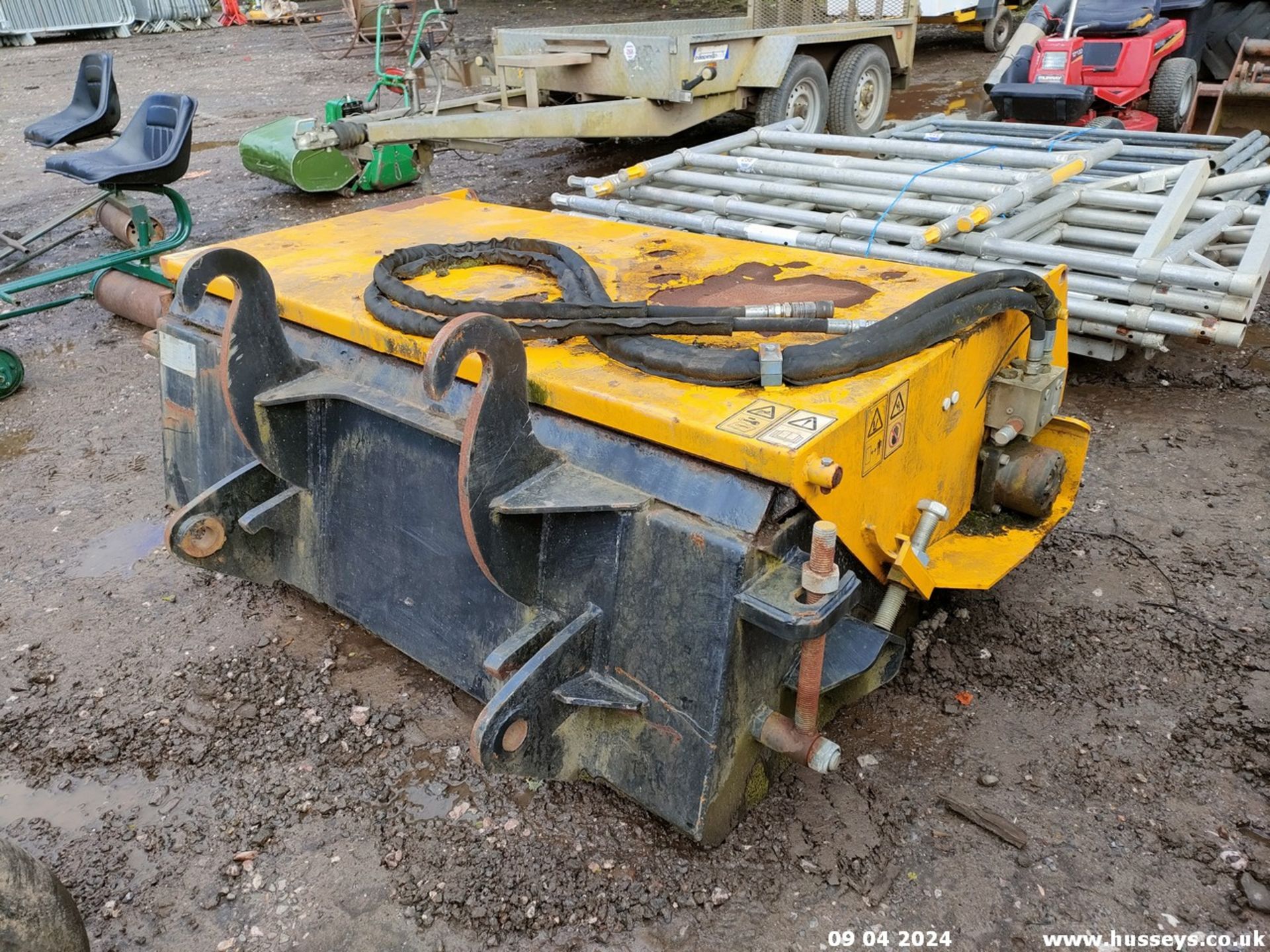 JCB BRUSH BUCKET - Image 3 of 5