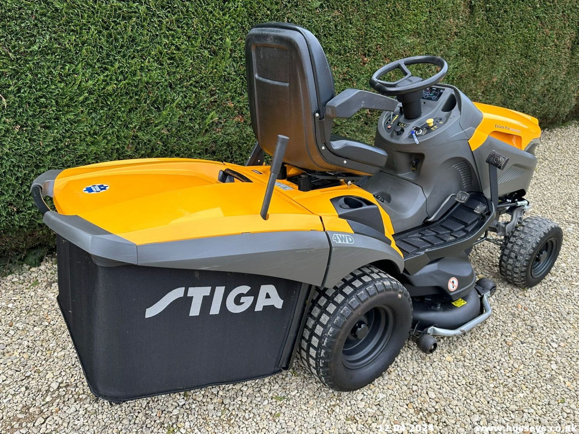 STIGA ESTATE PRO 9102 XWSY 4WD RIDE ON MOWER - Bild 8 aus 12