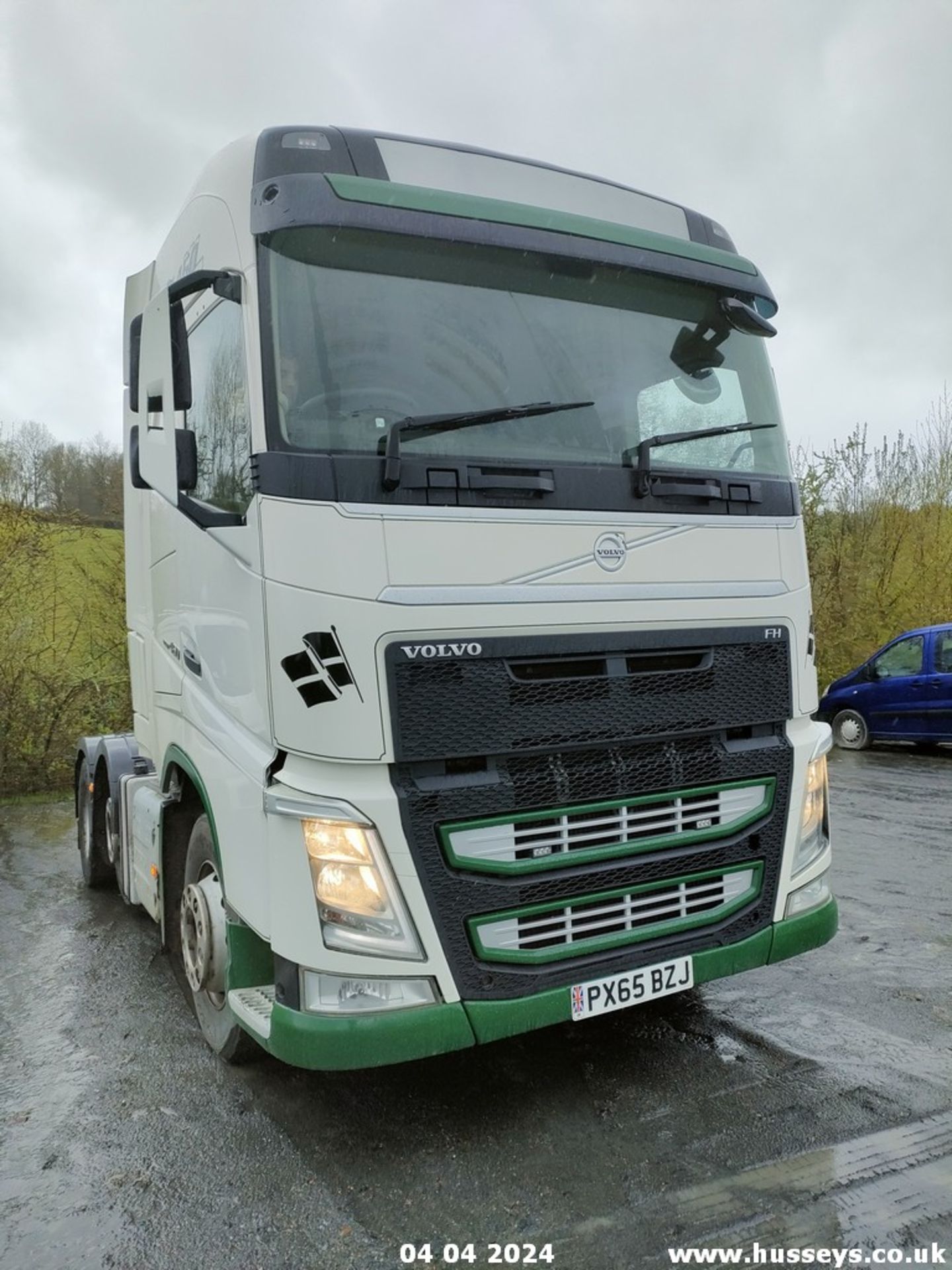 15/65 VOLVO FH - 12777cc 2dr Tractor Unit (White) - Image 5 of 34