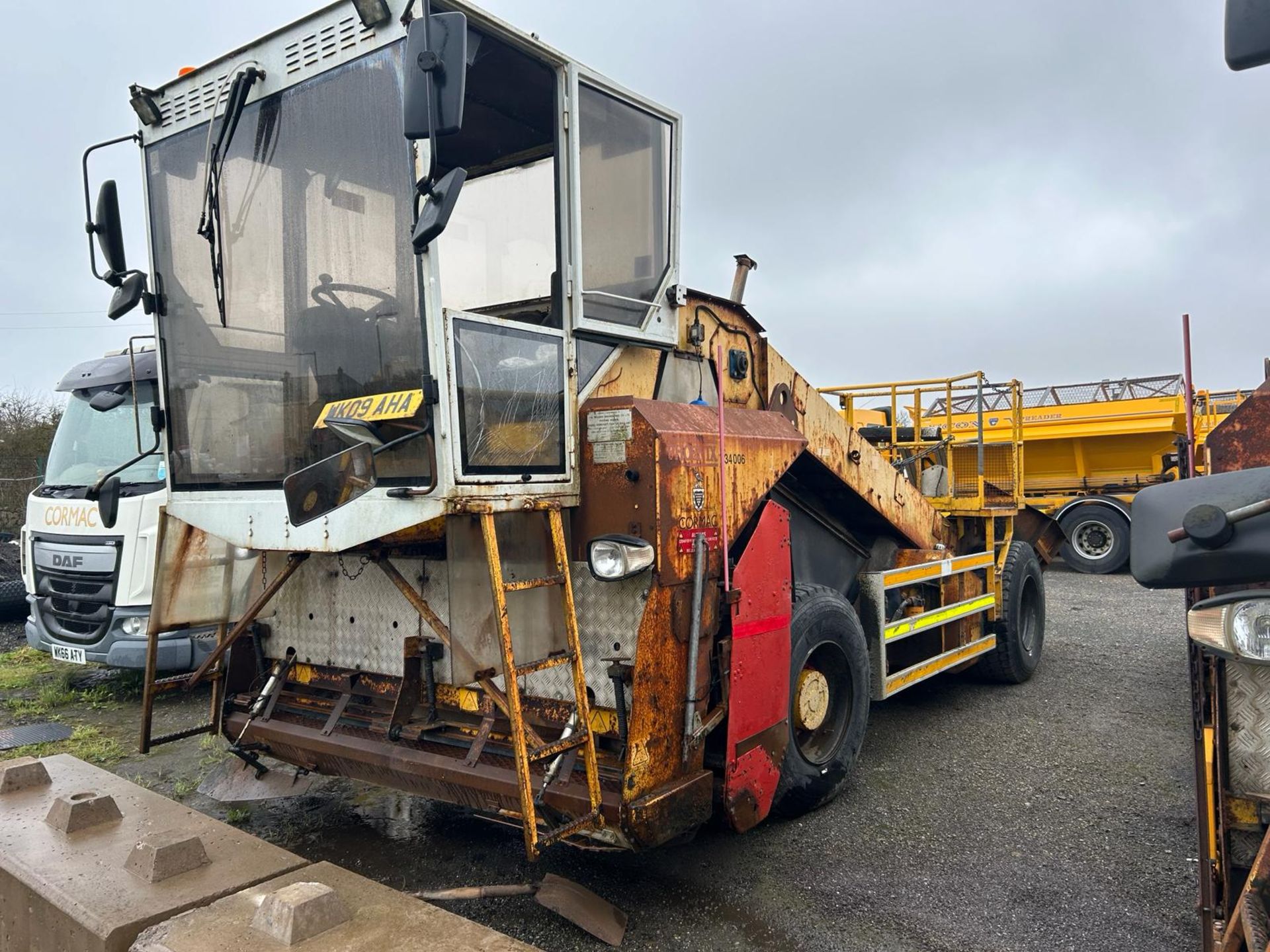 09/09 PHOENIX CHIPPING SPREADER - 4400cc (Yellow)