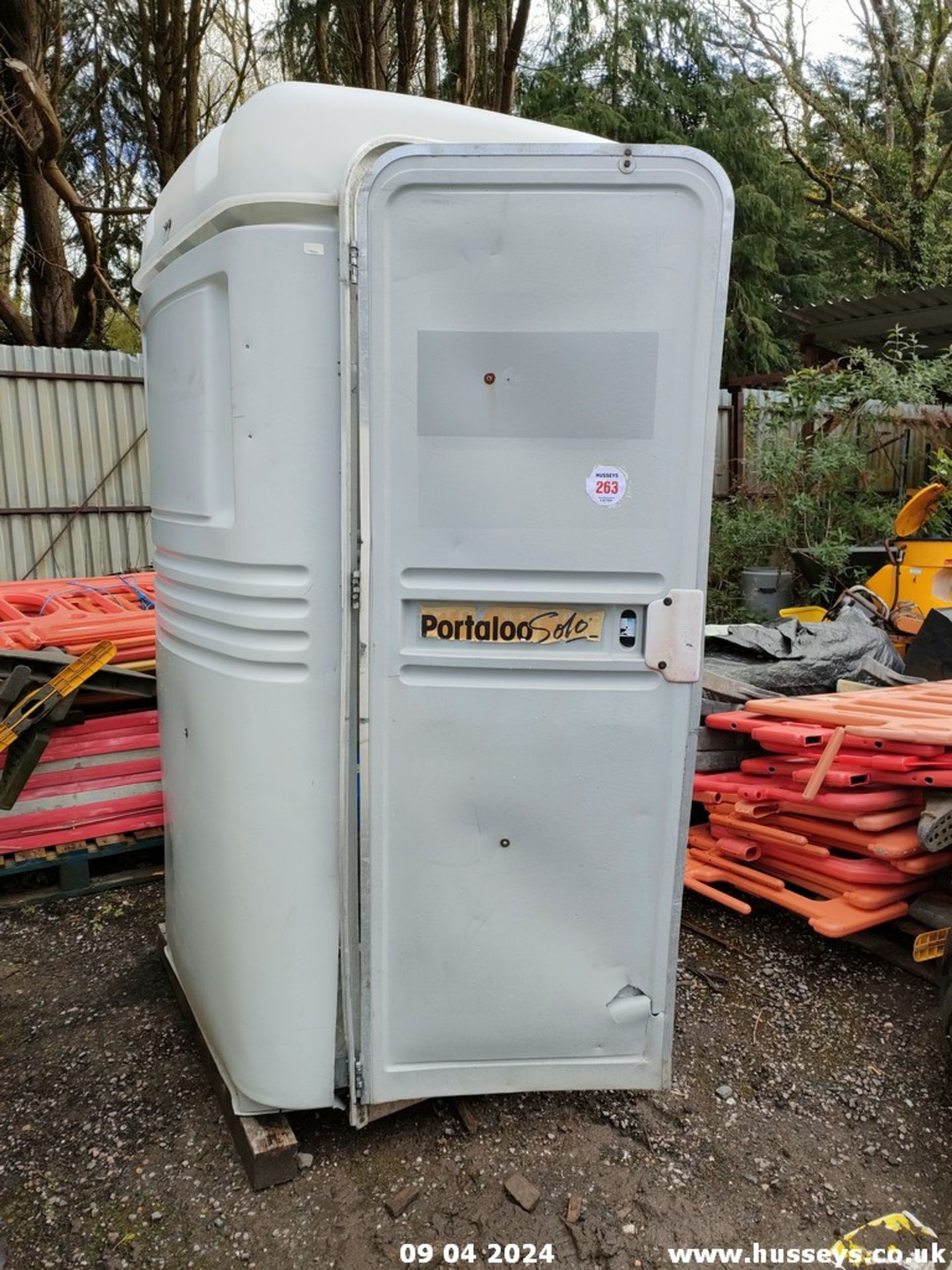 PORTABLE TOILET