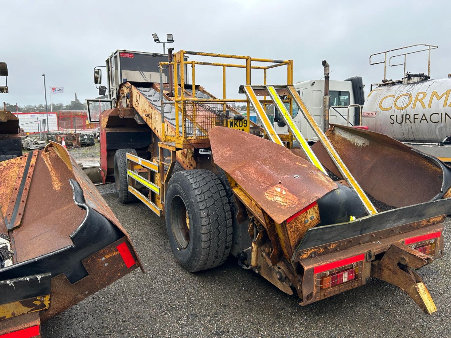 09/09 PHOENIX CHIPPING SPREADER - 4400cc (Yellow) - Image 5 of 9