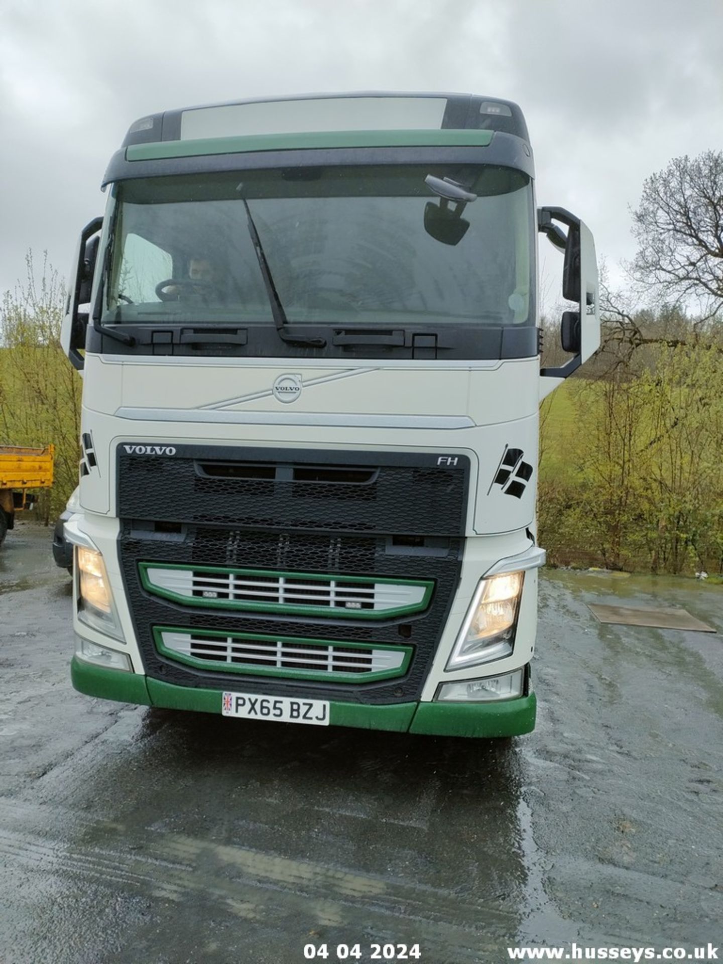 15/65 VOLVO FH - 12777cc 2dr Tractor Unit (White) - Bild 7 aus 34