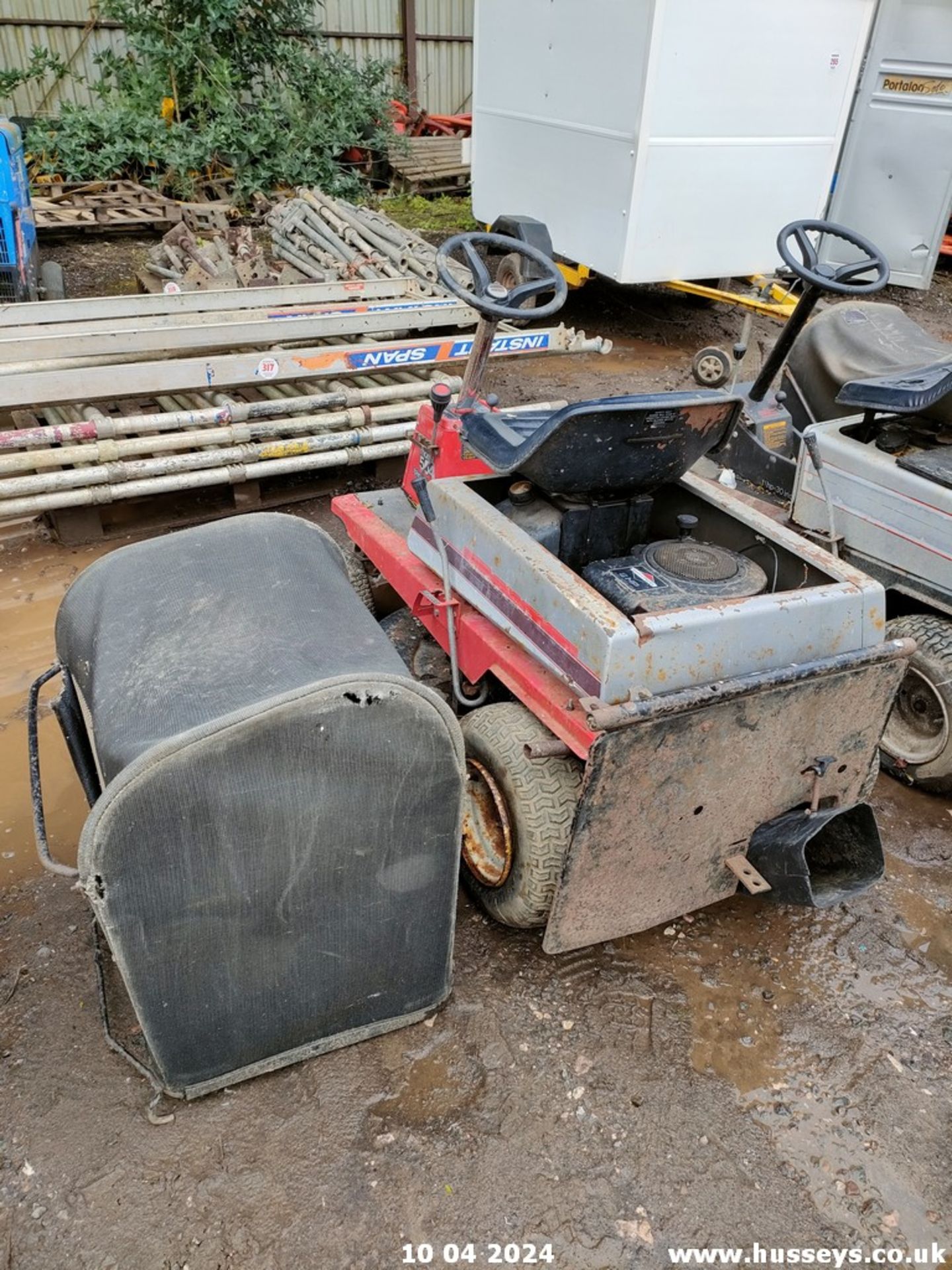 MTD LAWNFLITE RIDE ON MOWER - Image 3 of 5