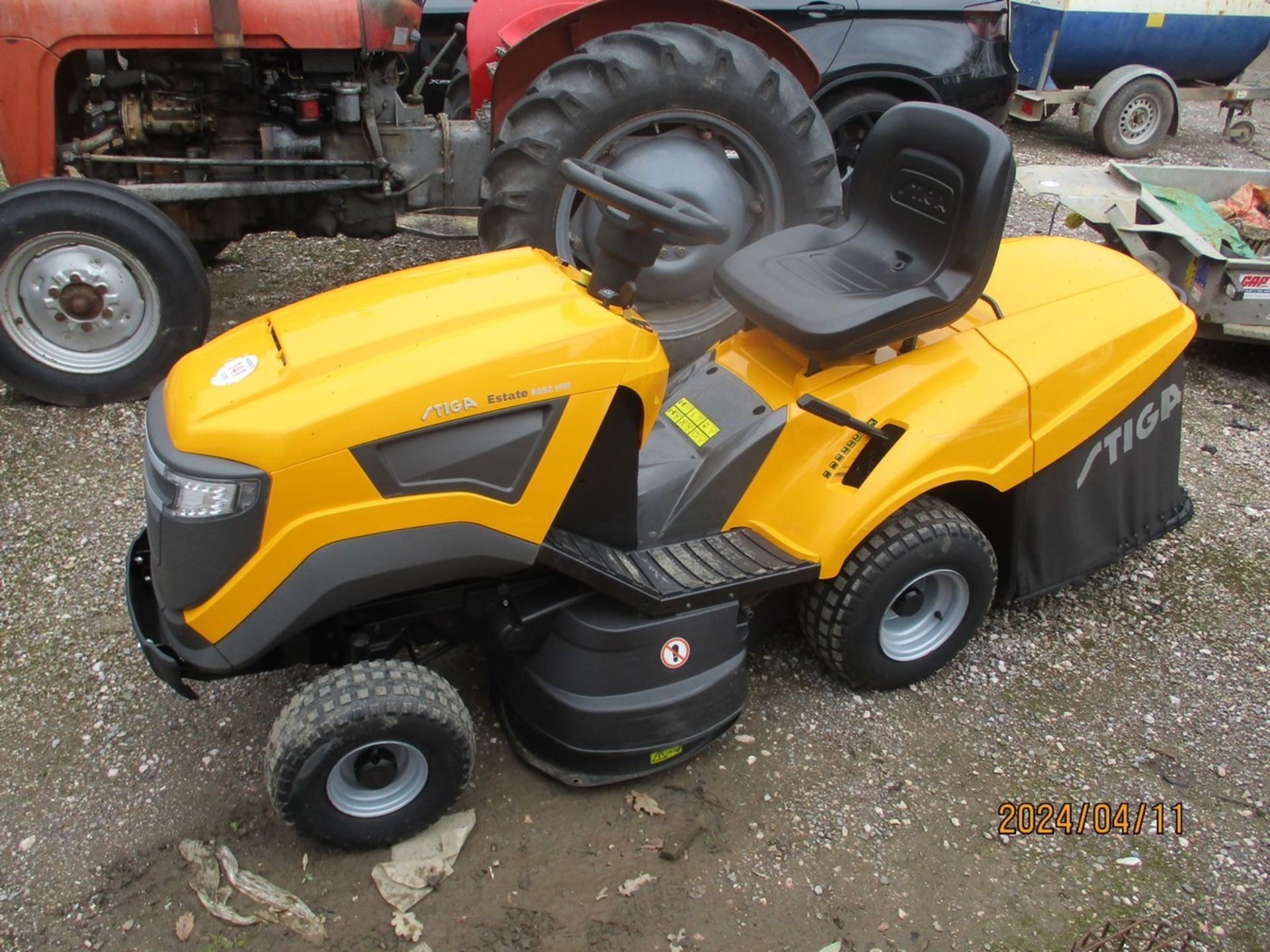 STIGA ESTATE 6092 HW RIDE ON MOWER C.W COLLECTOR CAN BE USED AS A MULCHER