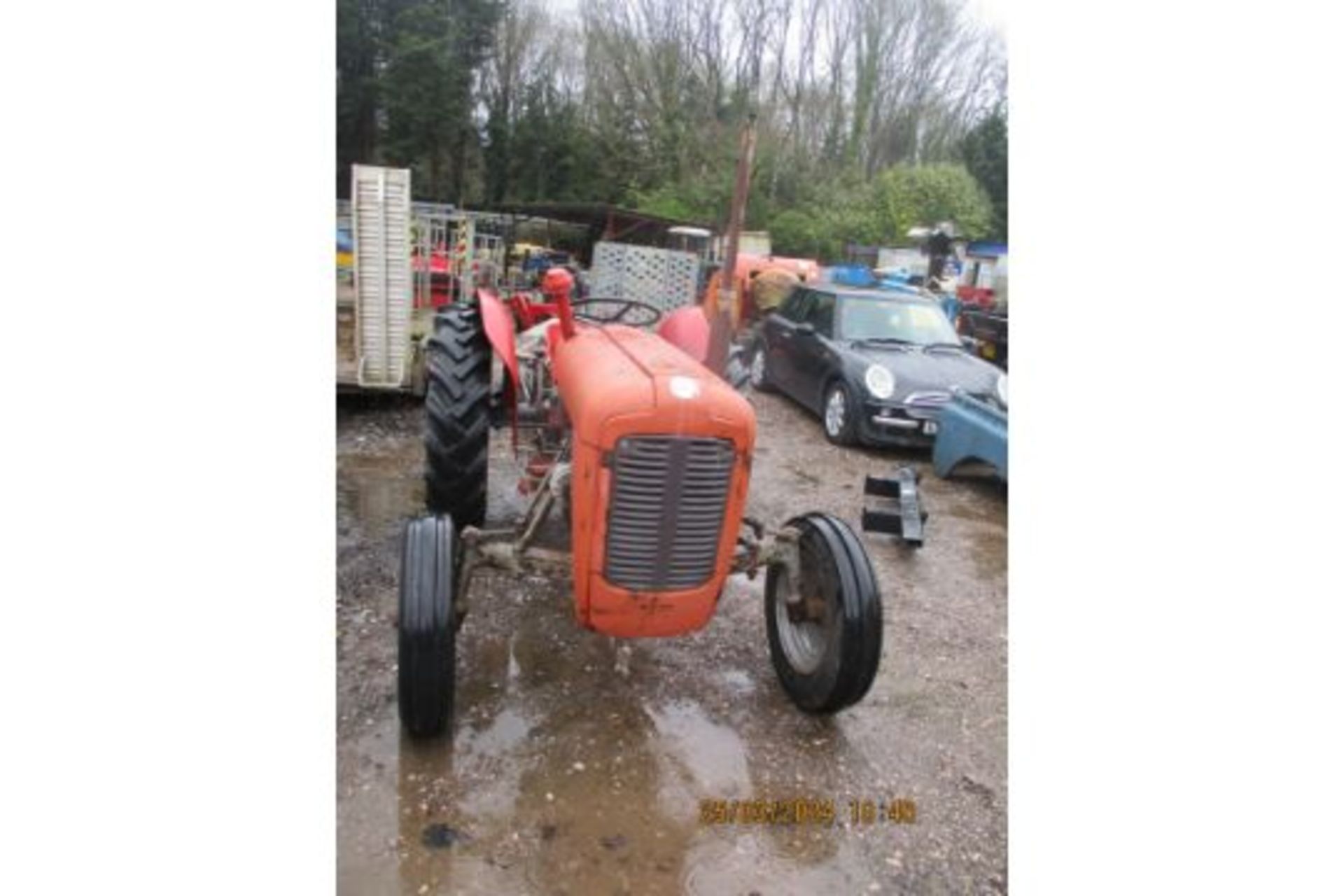 MASSEY FERGUSON 35 3 CYLINDER TRACTOR (DRIVEN IN) - Image 2 of 6