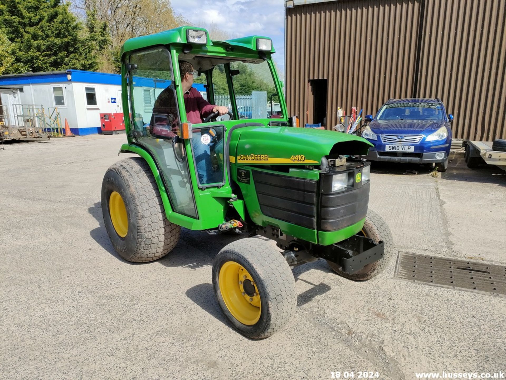 JOHN DEERE 4410 35HP TRACTOR 5410HRS SHUTTLE BRAKES NEED ATTENTION, NO FRONT WNDSCREEN - Image 9 of 18
