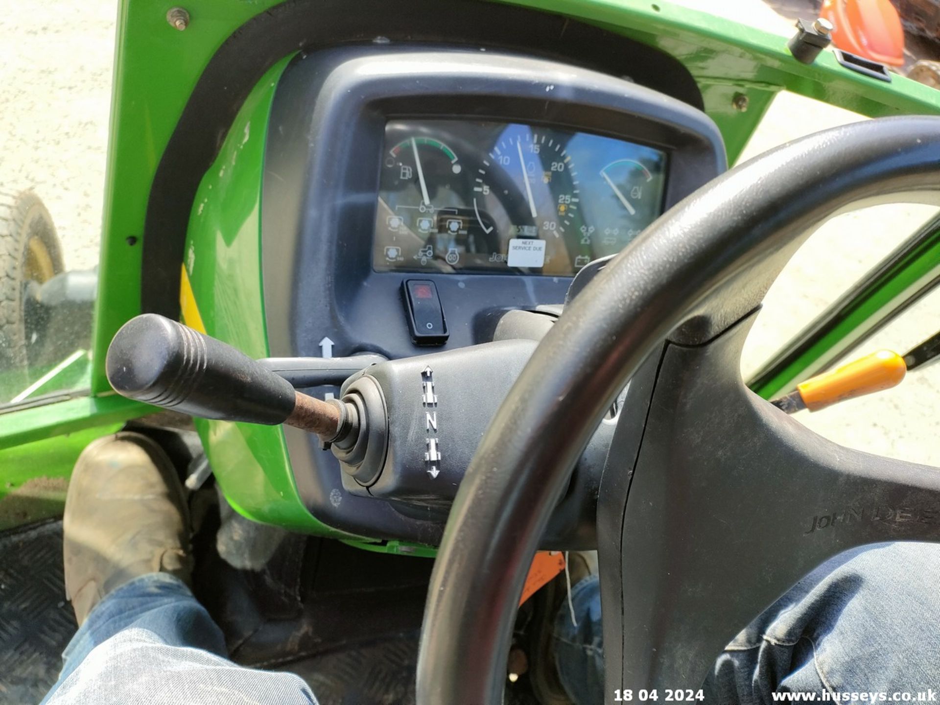 JOHN DEERE 4410 35HP TRACTOR 5410HRS SHUTTLE BRAKES NEED ATTENTION, NO FRONT WNDSCREEN - Image 13 of 18