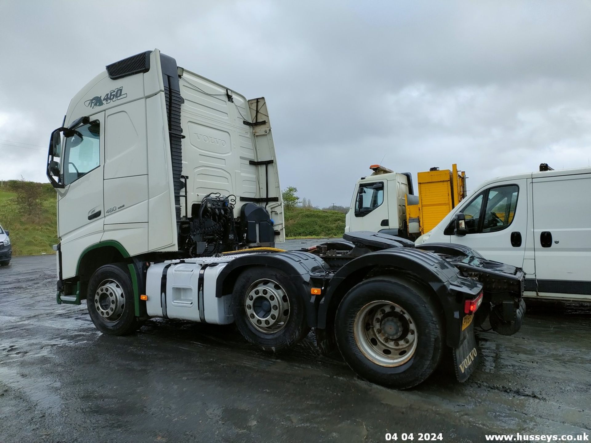 15/65 VOLVO FH - 12777cc 2dr Tractor Unit (White) - Image 15 of 34