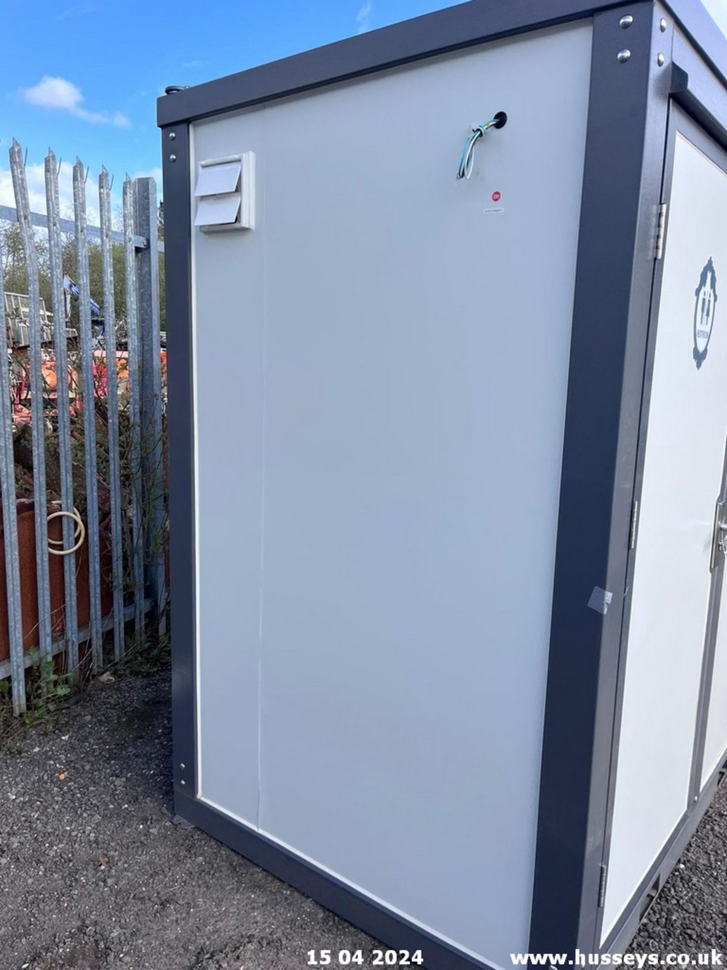 TOILET & SHOWER BLOCK UNUSED C.W FORK POCKETS & LIFT EYES WC SHOWER SINK & EXTRACTOR - Image 2 of 12