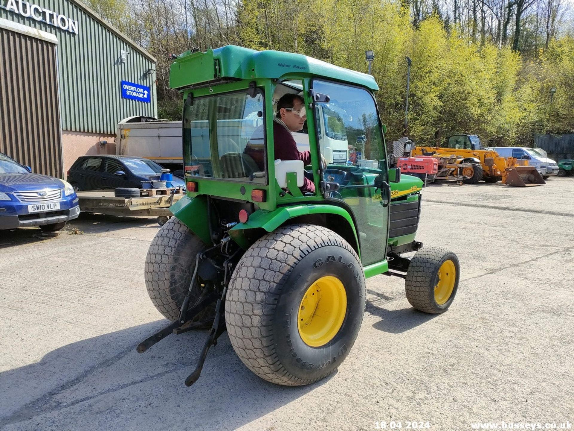 JOHN DEERE 4410 35HP TRACTOR 5410HRS SHUTTLE BRAKES NEED ATTENTION, NO FRONT WNDSCREEN - Image 7 of 18