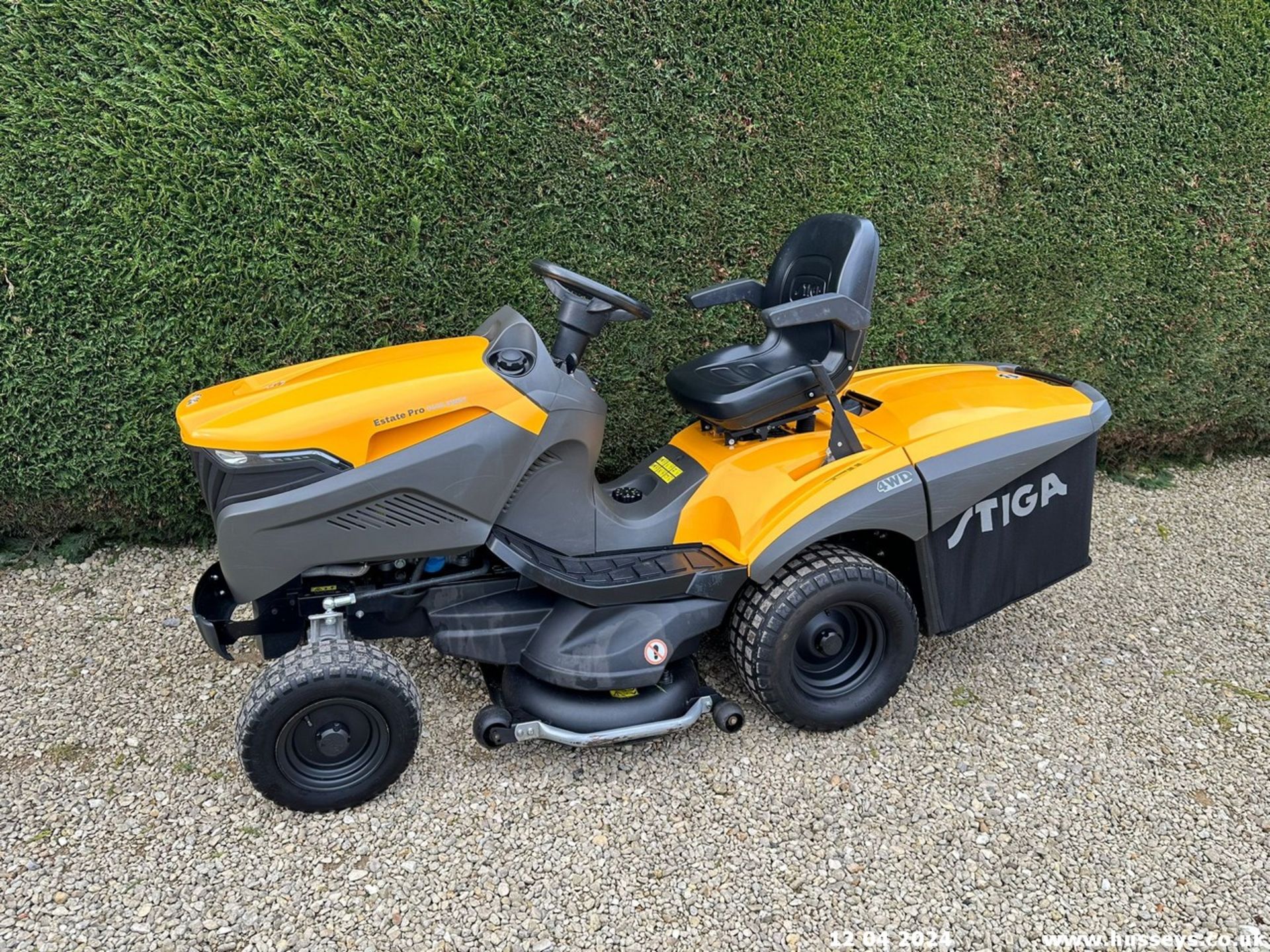 STIGA ESTATE PRO 9102 XWSY 4WD RIDE ON MOWER