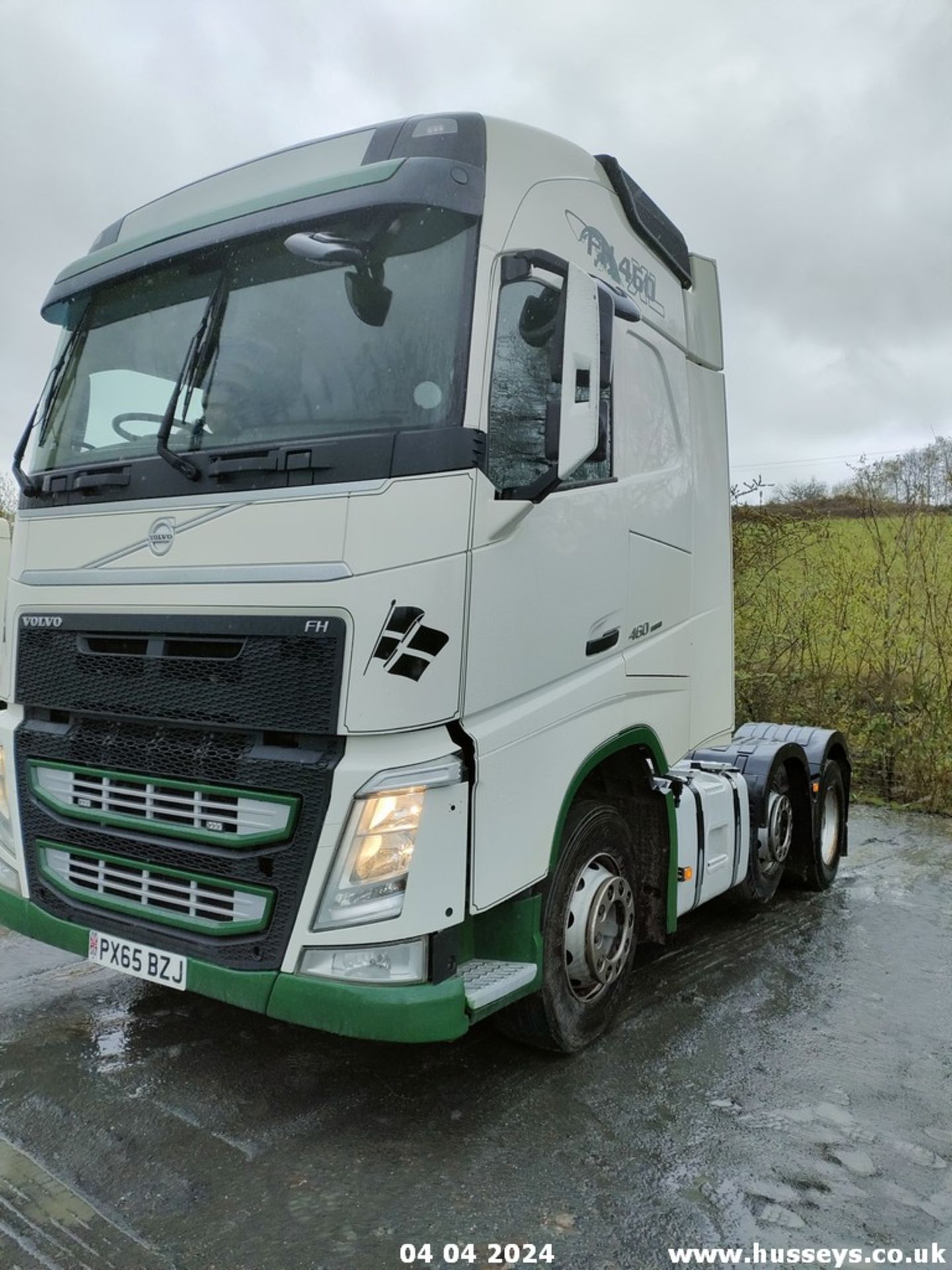 15/65 VOLVO FH - 12777cc 2dr Tractor Unit (White) - Image 9 of 34