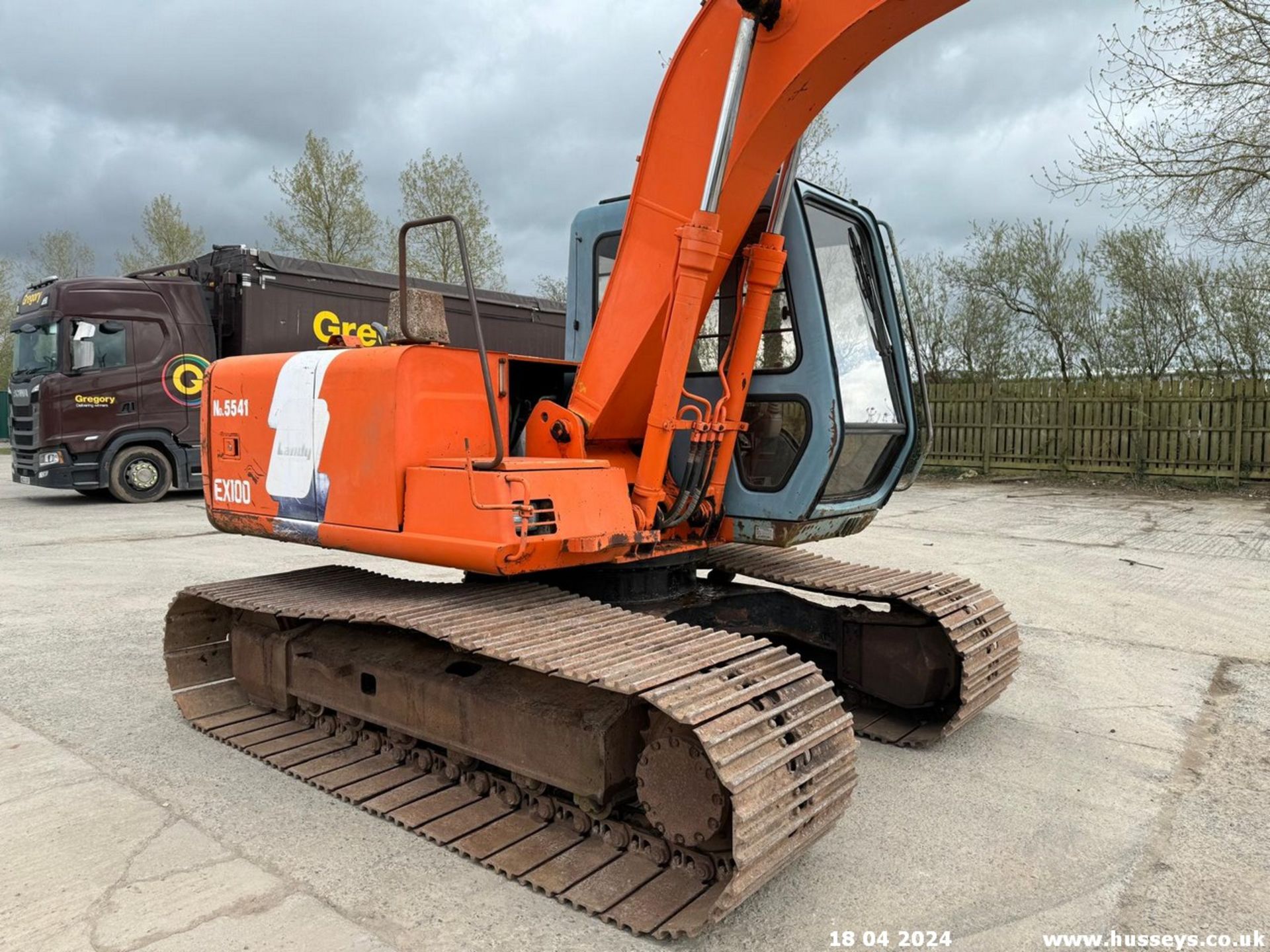 HITACHI EX100-3 EXCAVATOR 8100HRS ON 800MM STEEL TRACK PADS - Image 4 of 21